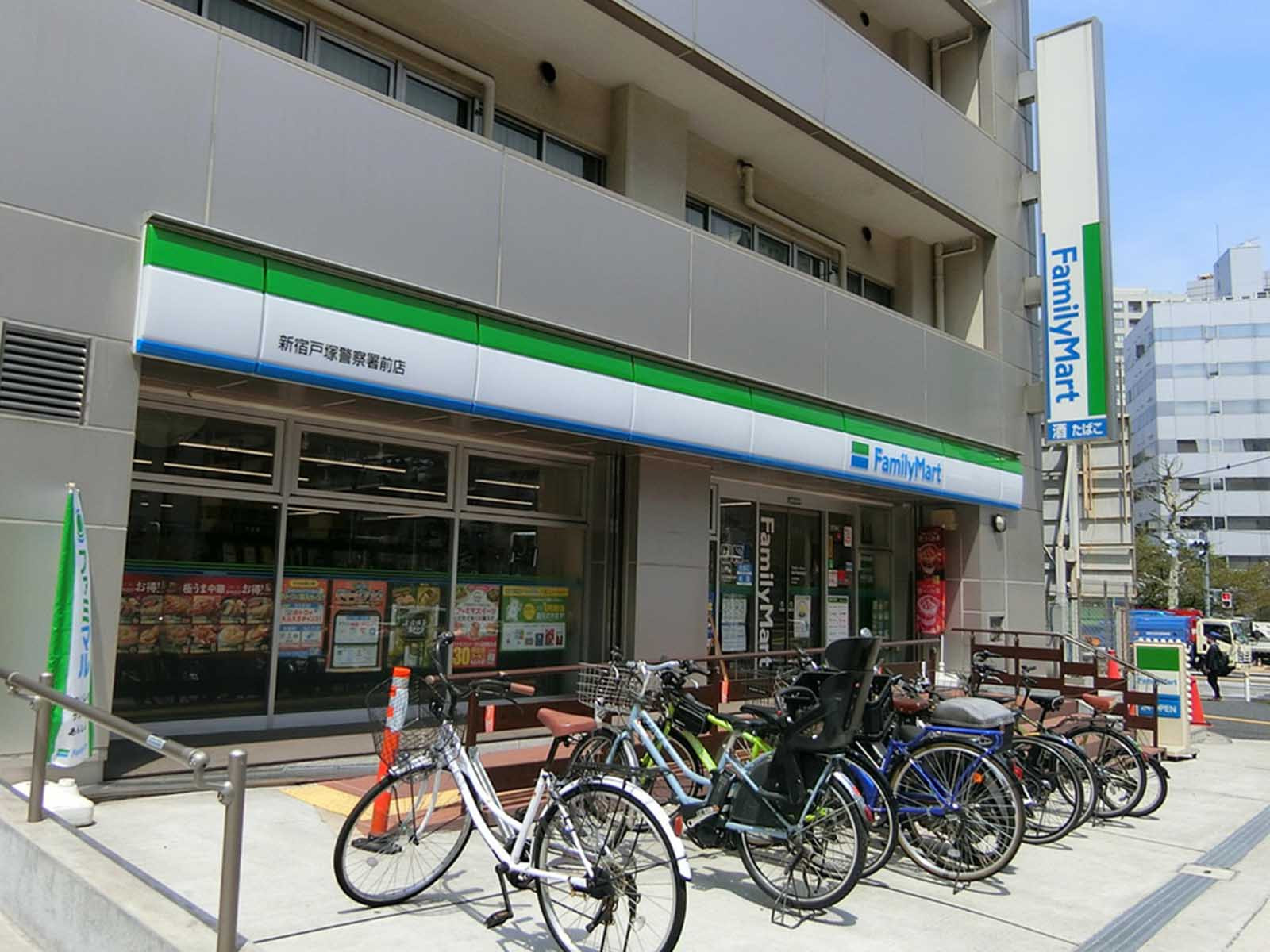 徒歩1分のファミリーマート
