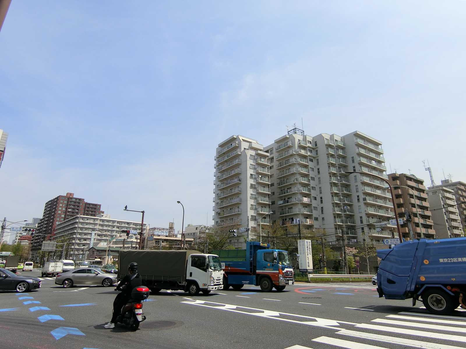 付近の高戸橋交差点