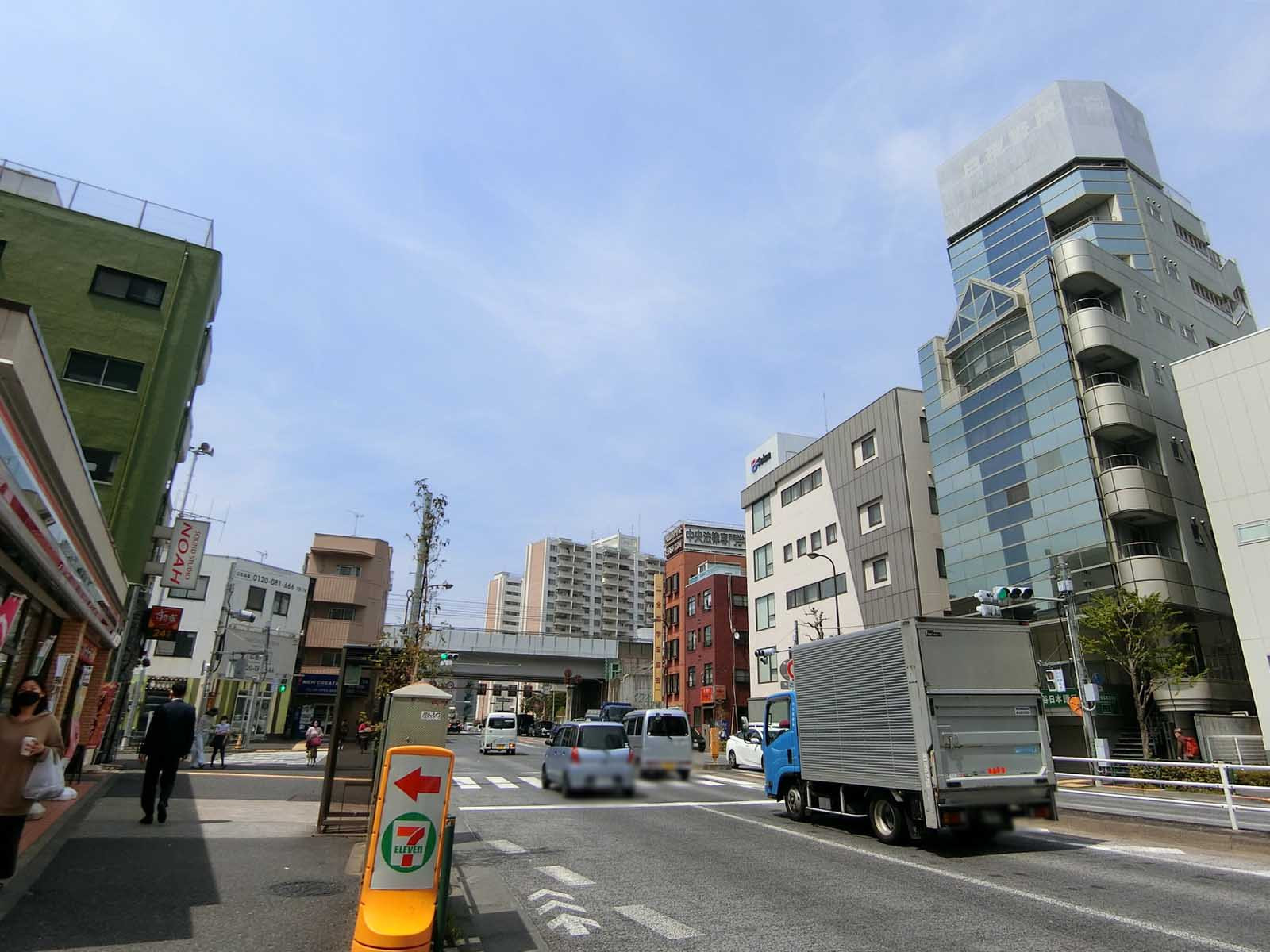 付近の新目白通り