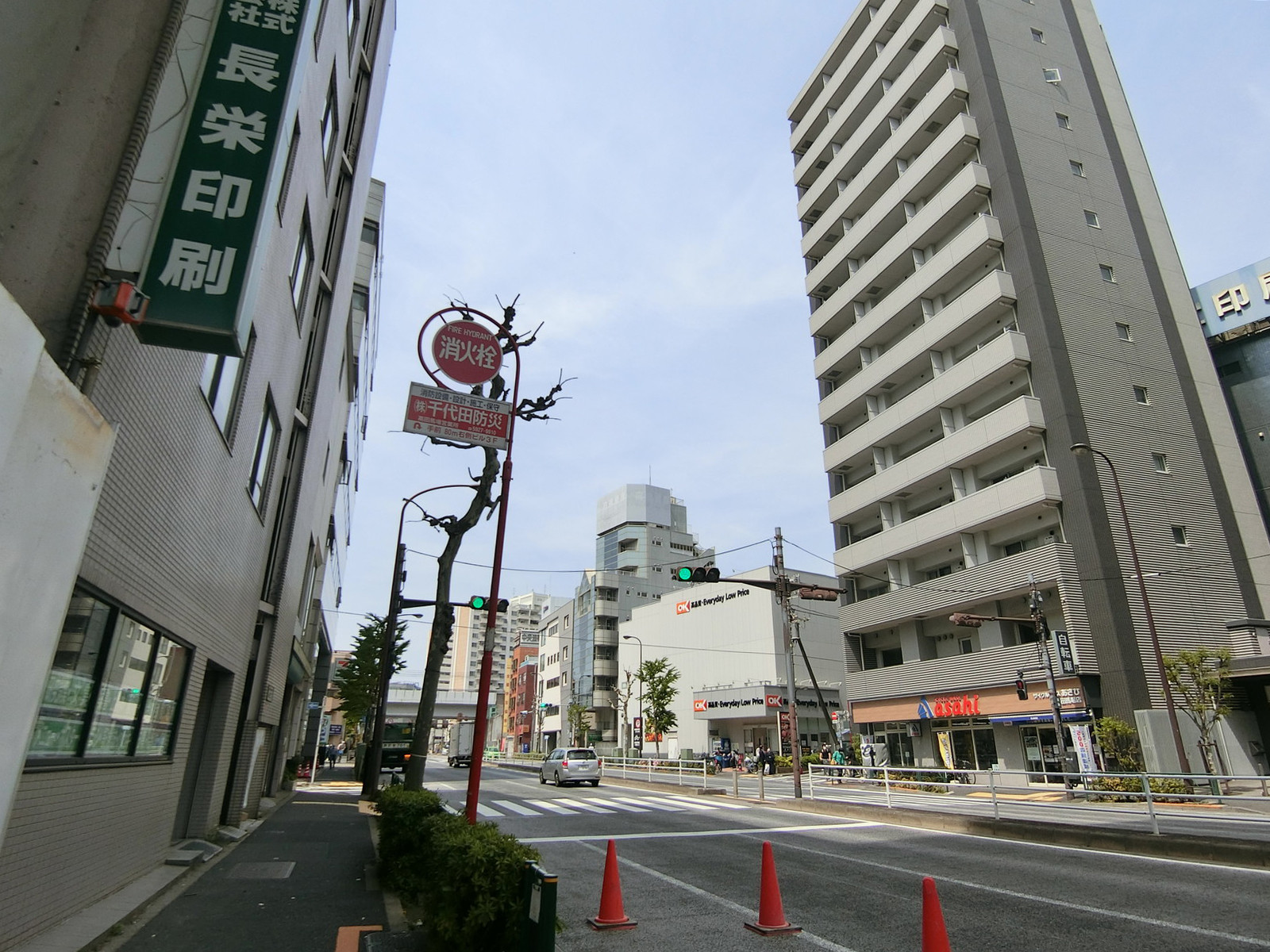 FORECAST高田馬場前面の新目白通り