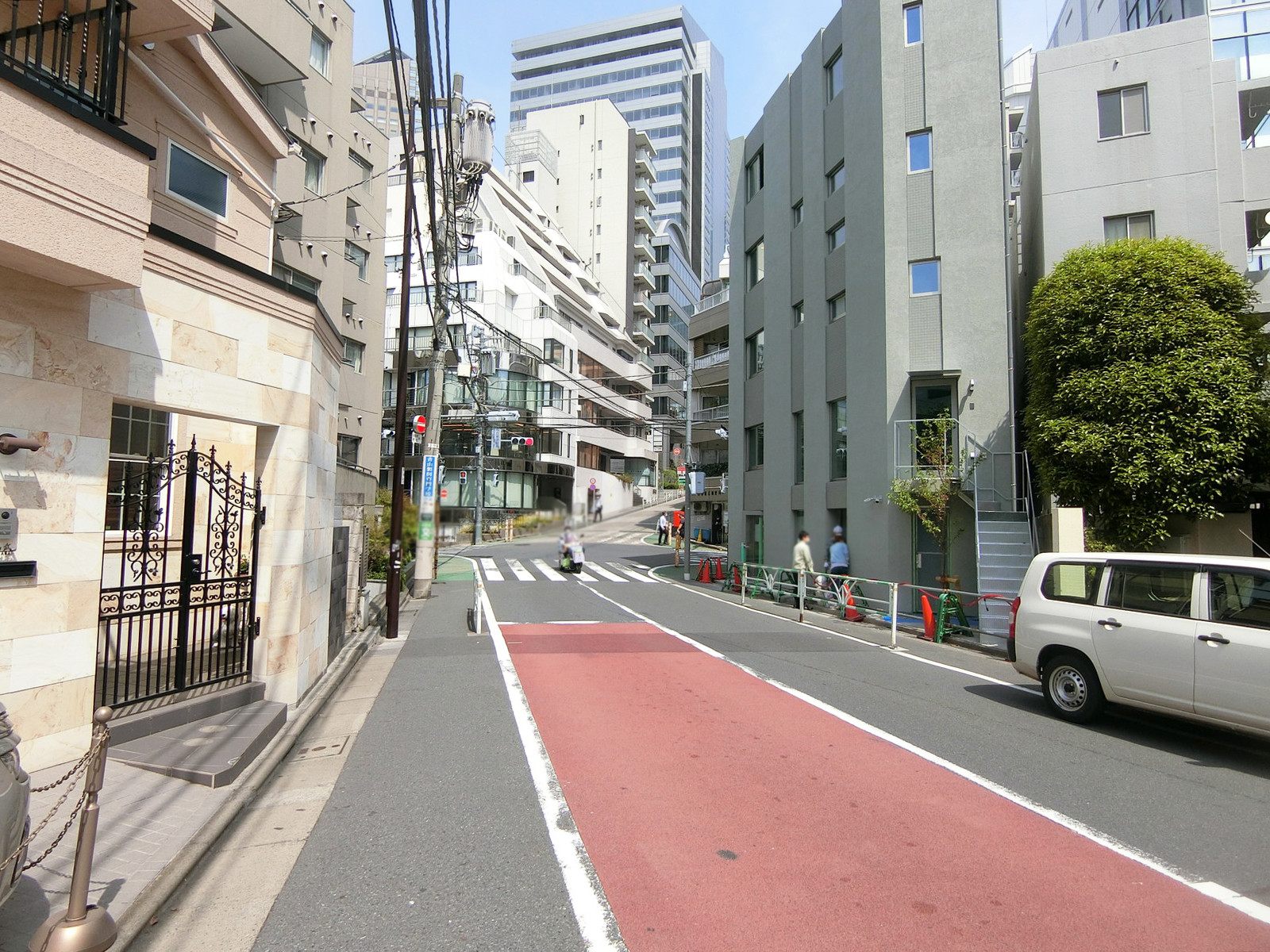 トミーリージェンシー前面の通り