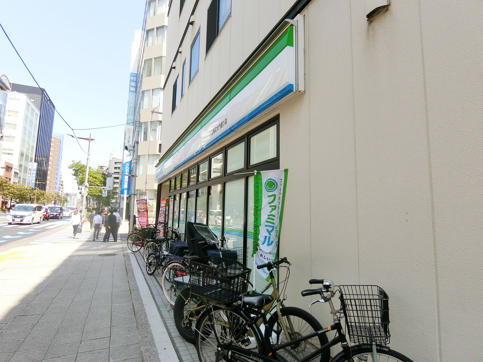 徒歩1分のファミリーマート 小伝馬町大門通り店