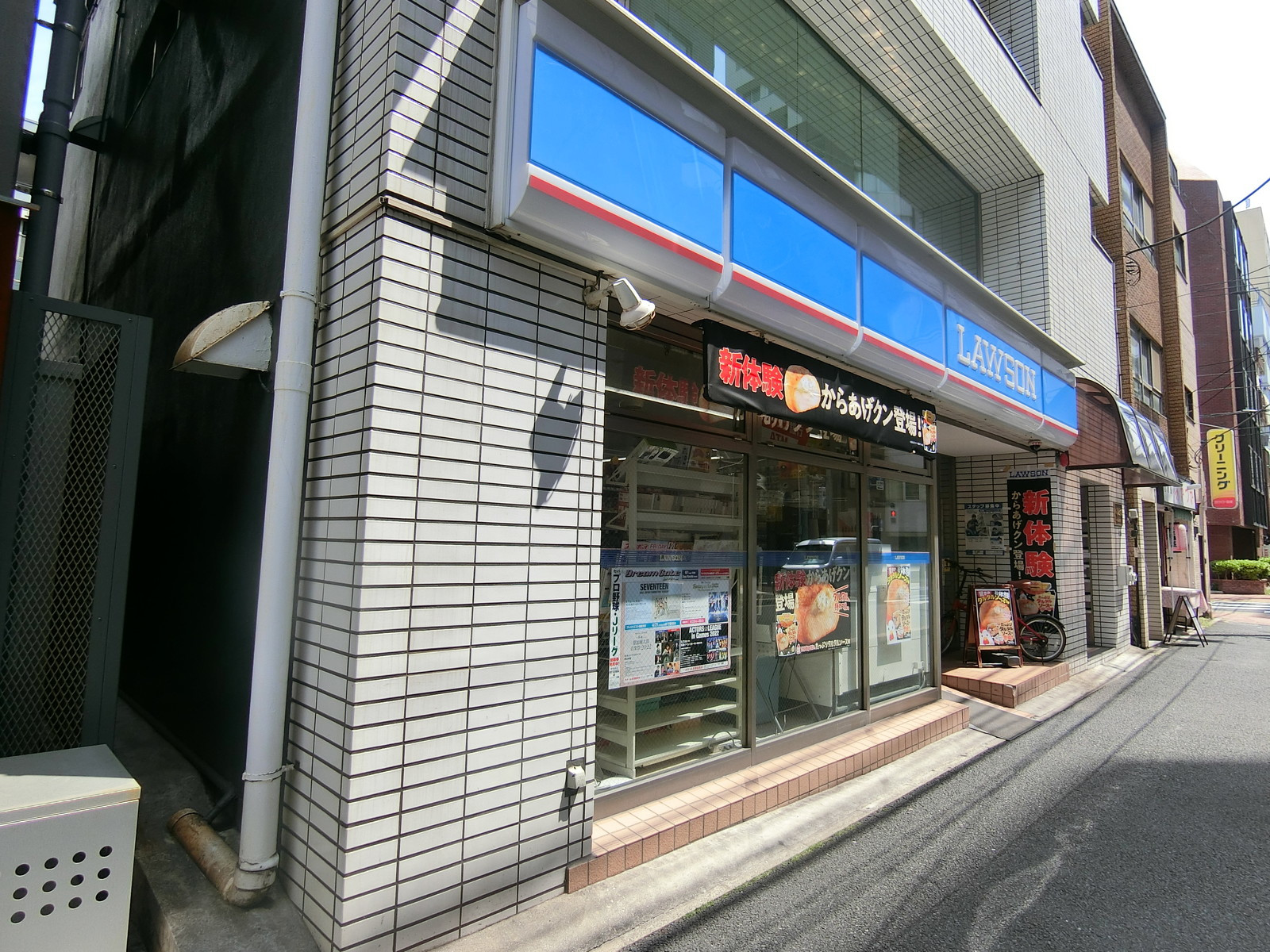 徒歩1分のローソン 入船店