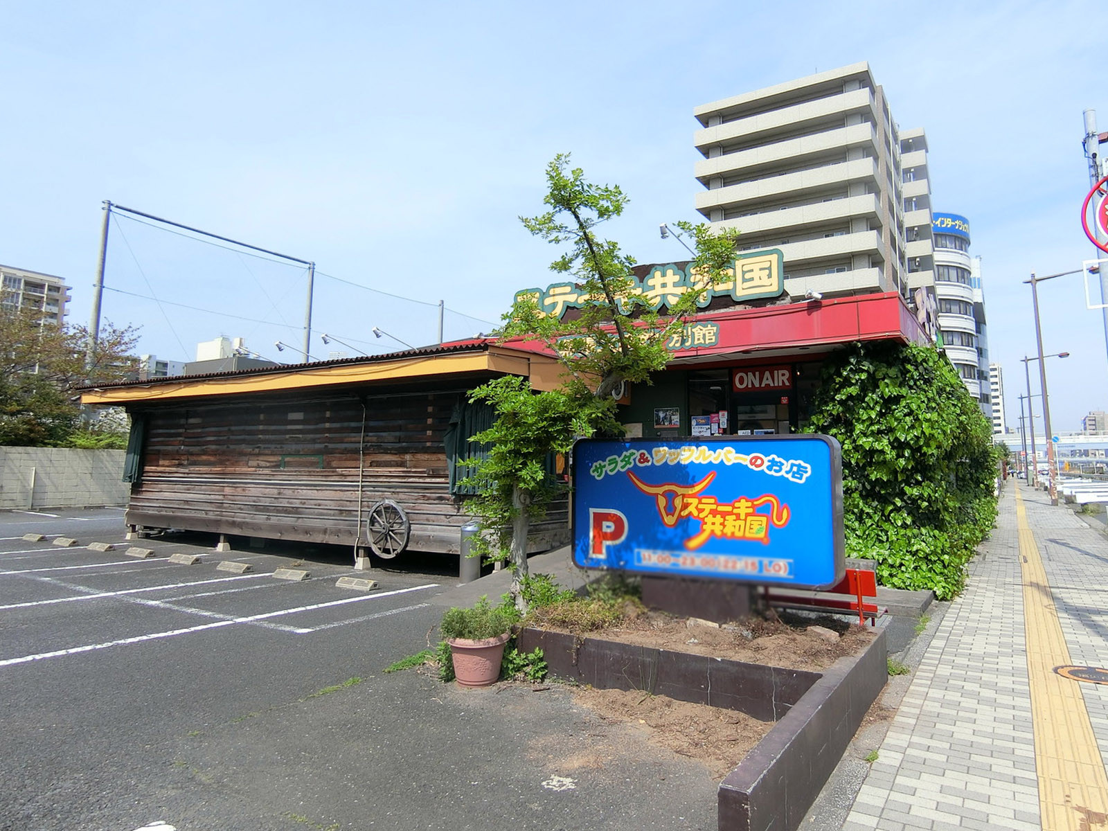 徒歩1分のファミリーマート 千葉みなと店