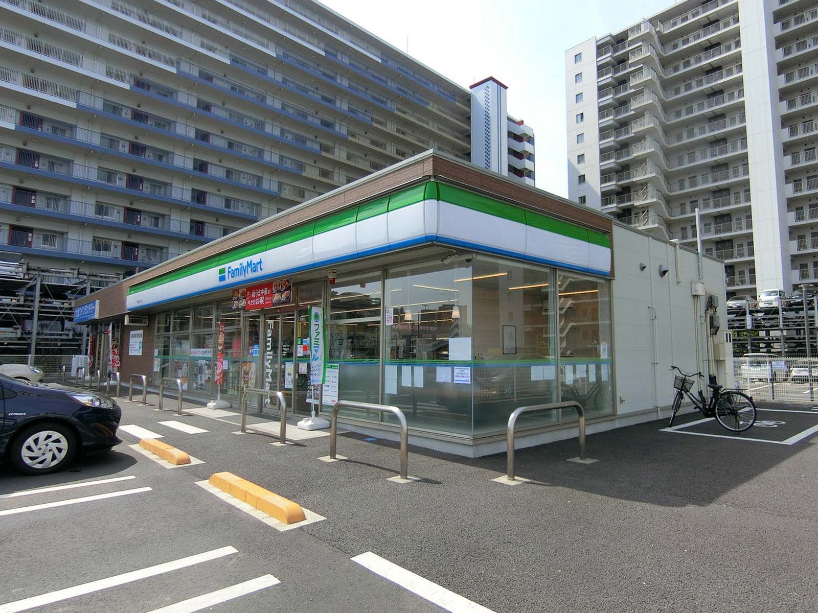 近くのファミリーマート 千葉みなと店