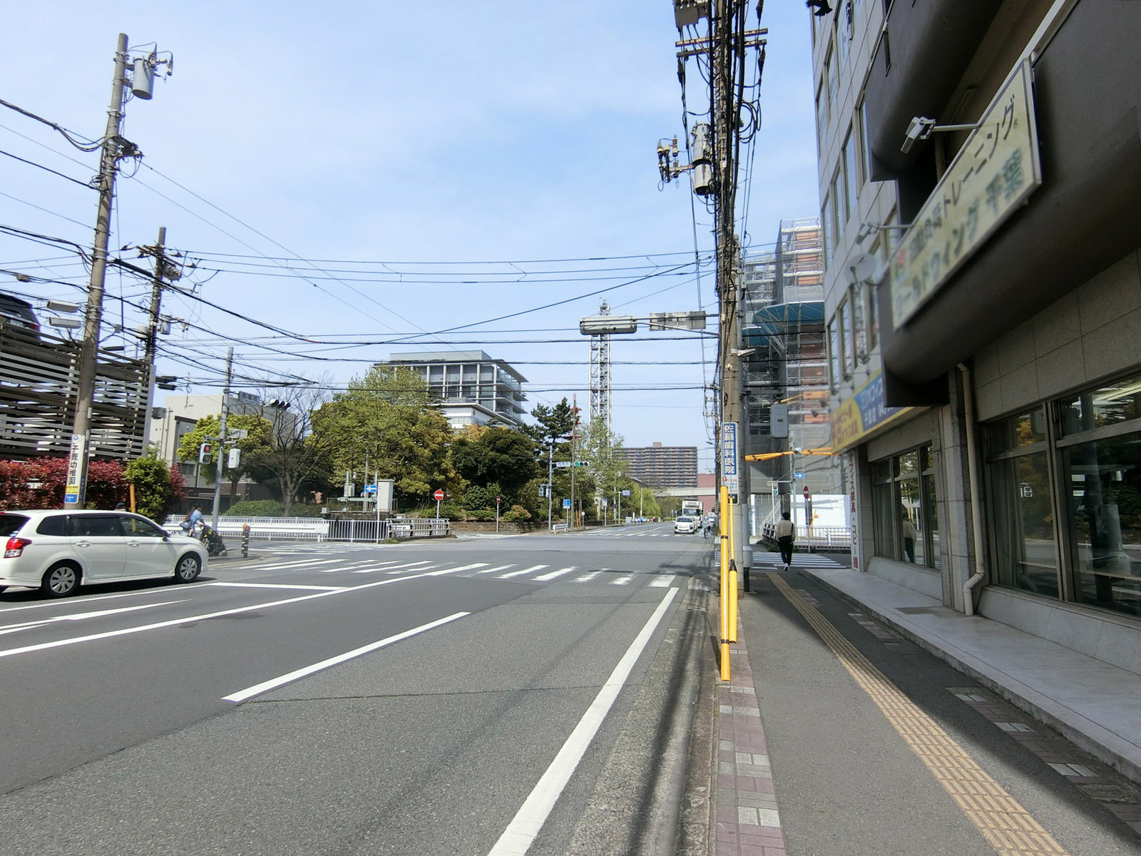 シーオービル前面の通り
