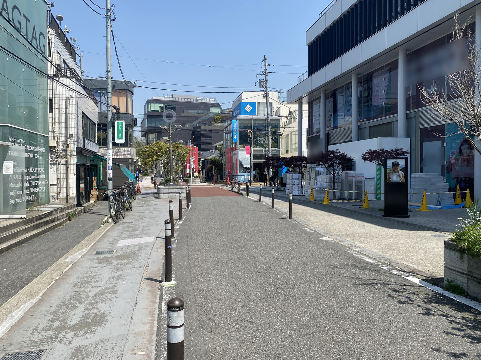 神宮前トーラス前面の旧渋谷川遊歩道路
