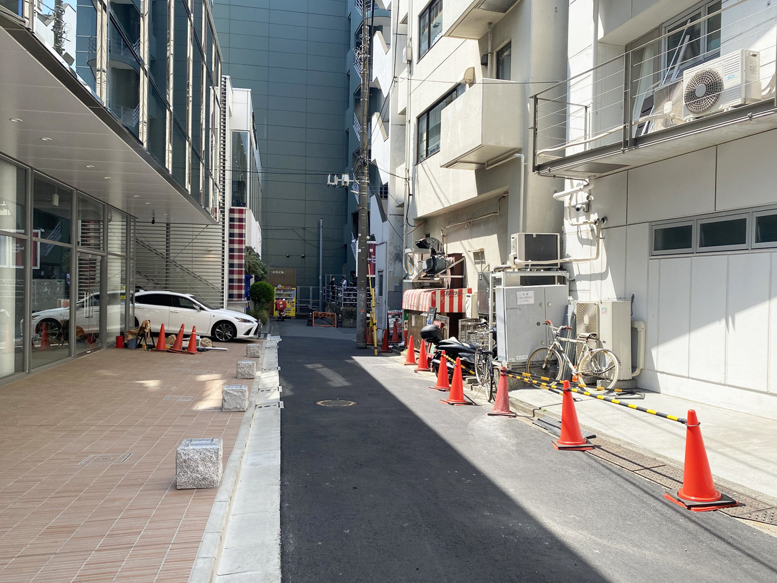 原宿駅WATビル前面の通り
