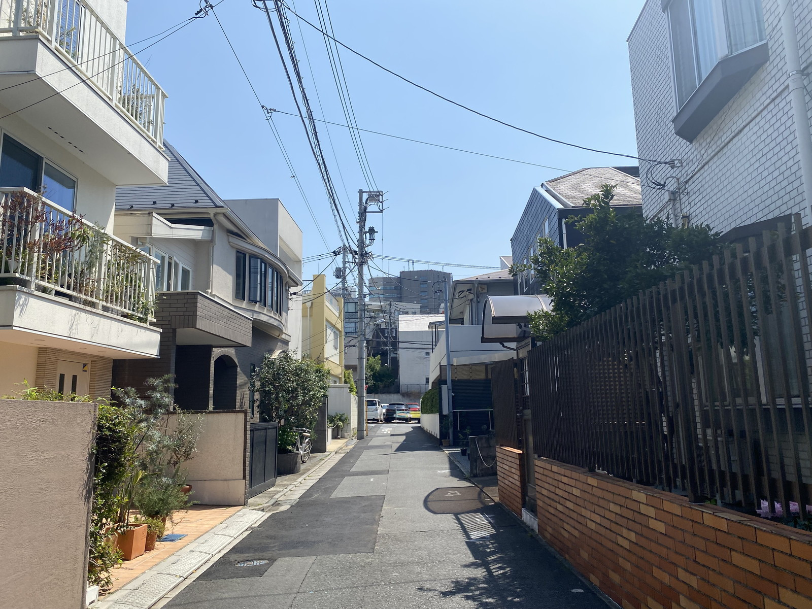 周辺は住宅街