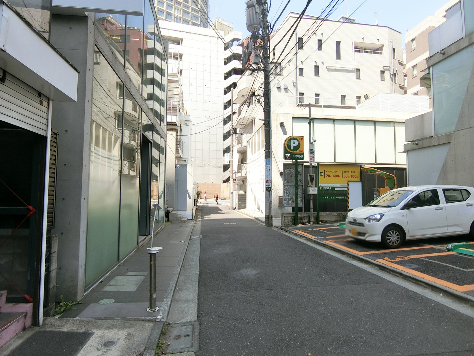網野ビル前面の通り