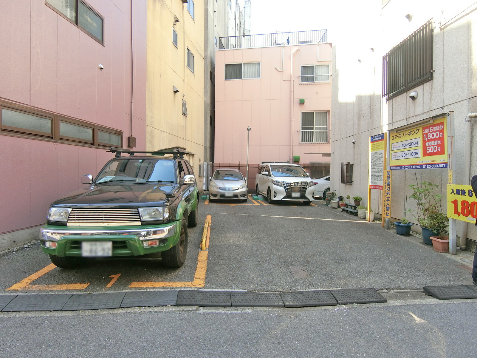 向かいのコインパーキング