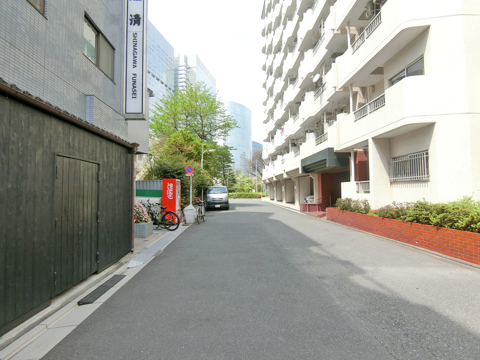 船清ビル前面の通り