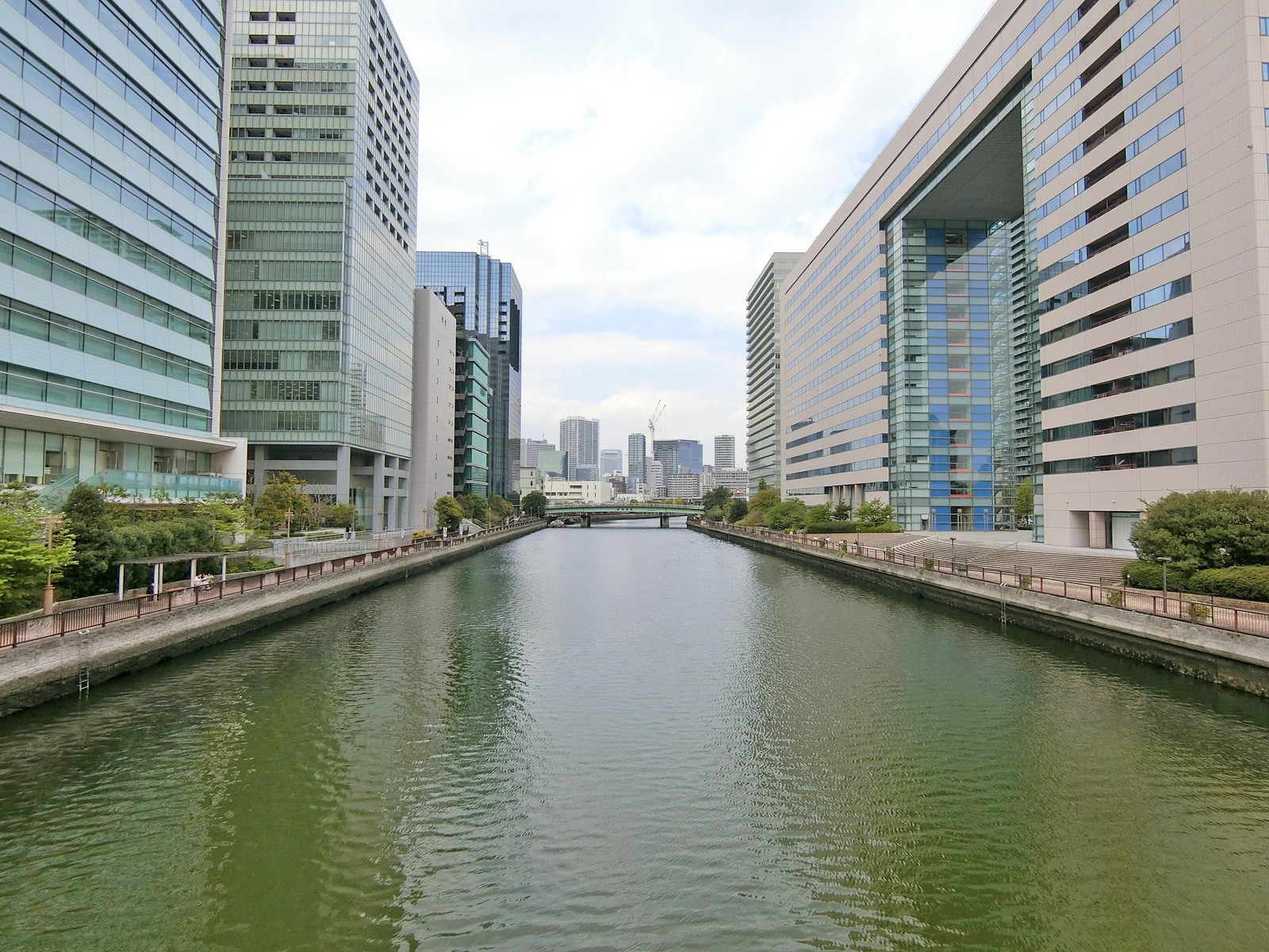 裏手を流れる河川
