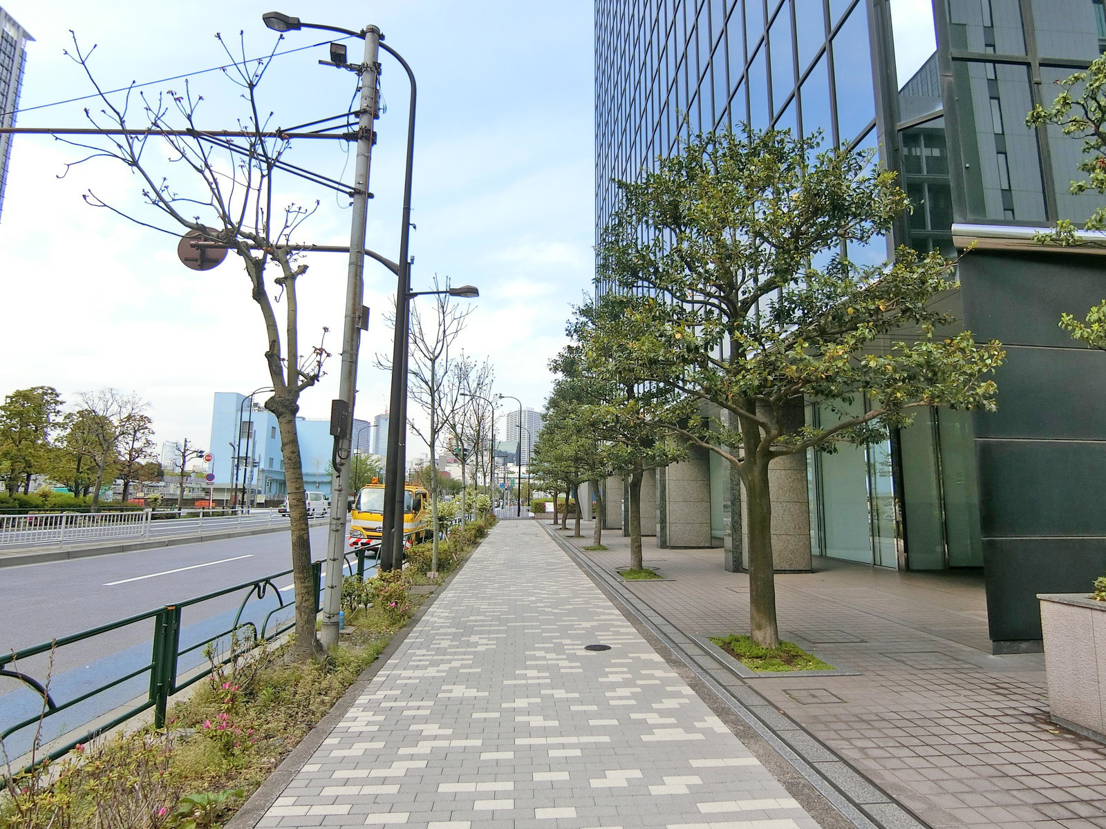 芝浦クリスタル品川前面の通り
