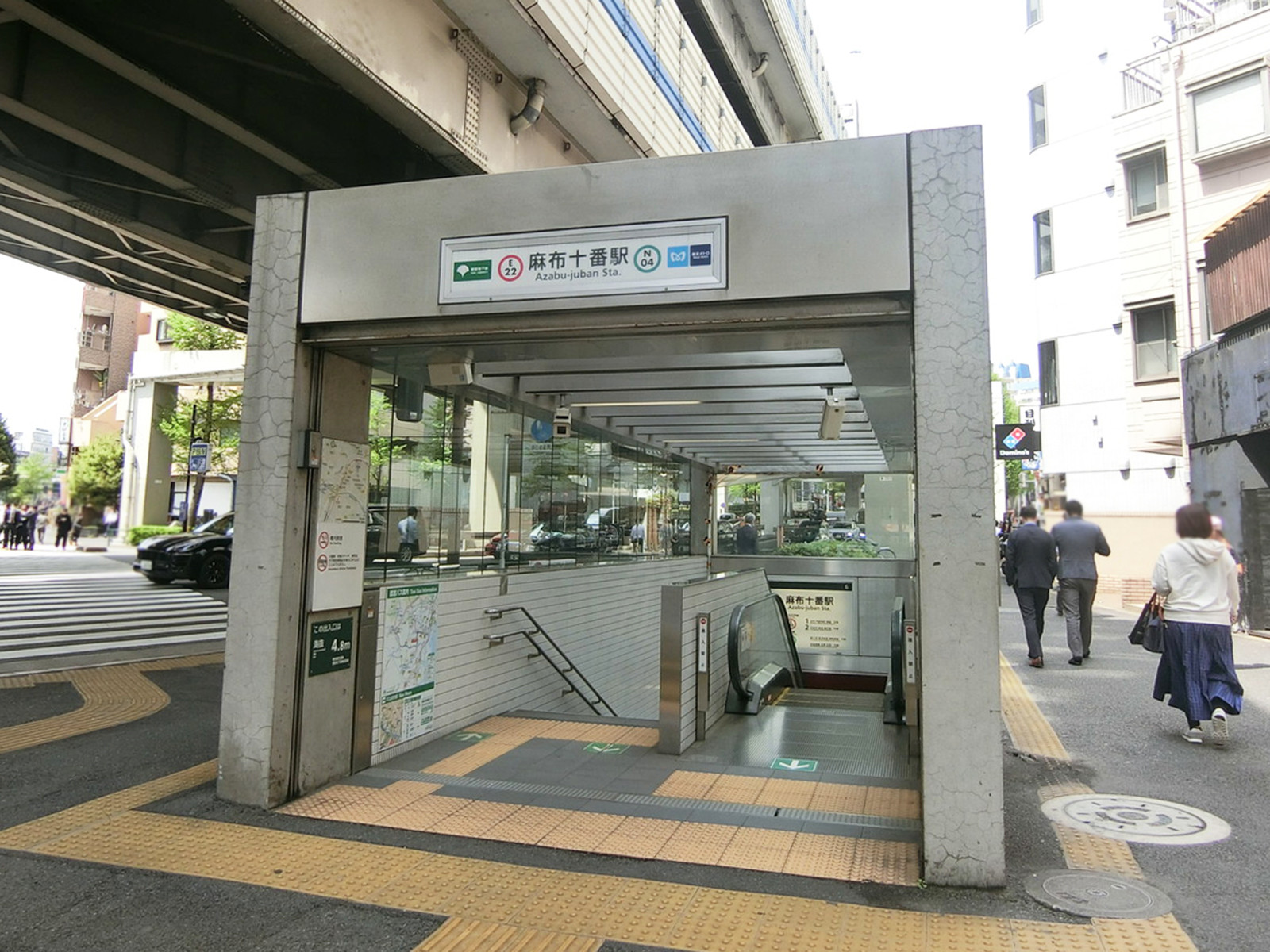 最寄りの「麻布十番駅」
