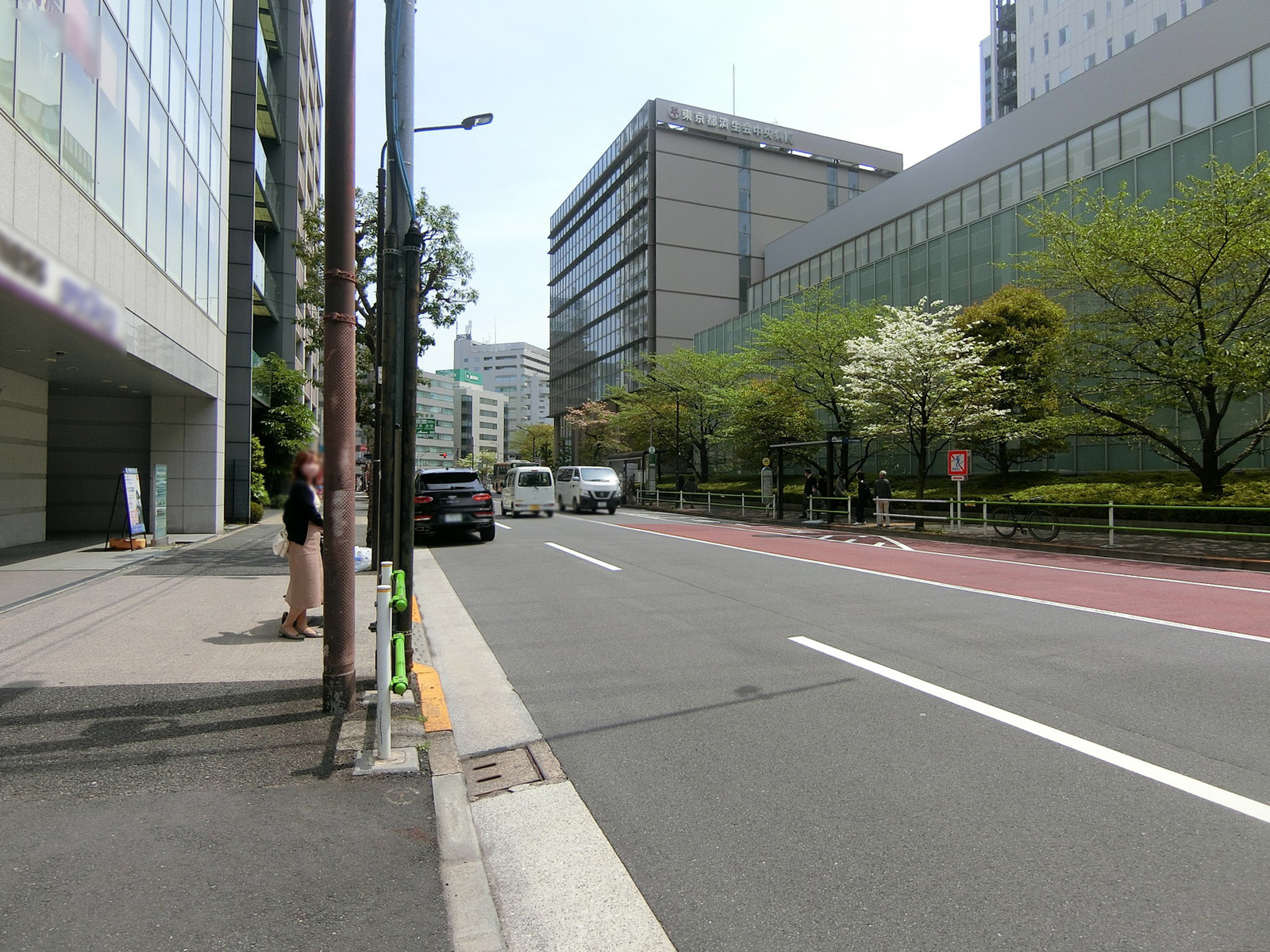 FORECAST三田前面の通り
