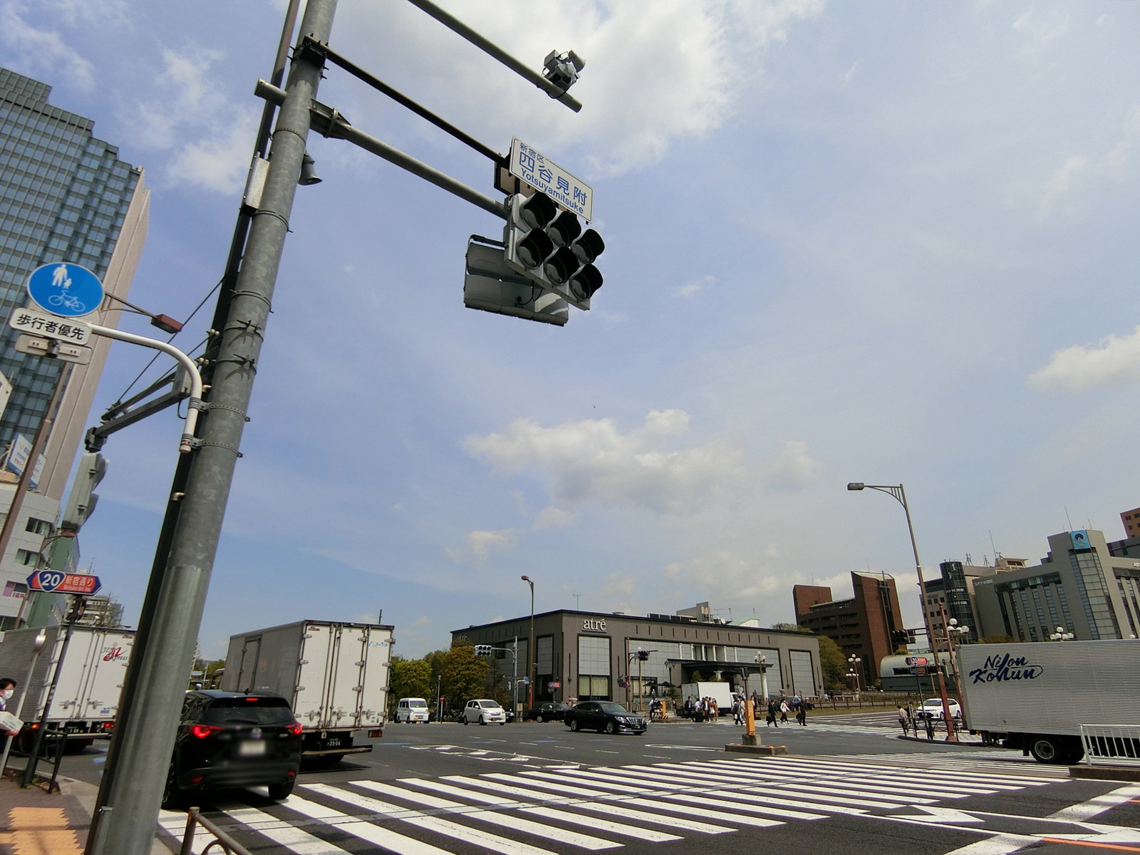 四谷THビル前面の通り