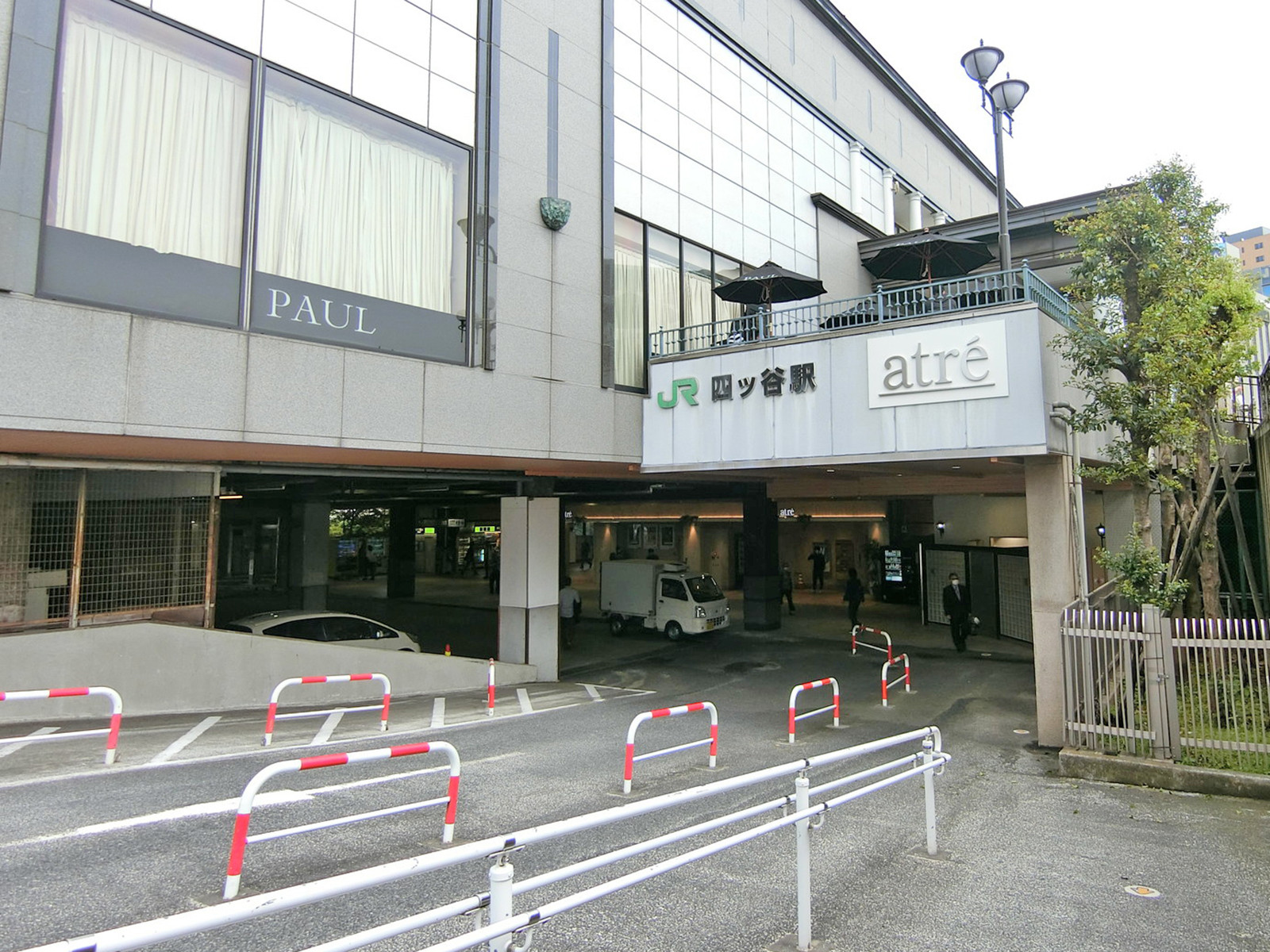 最寄りの「四ツ谷駅」