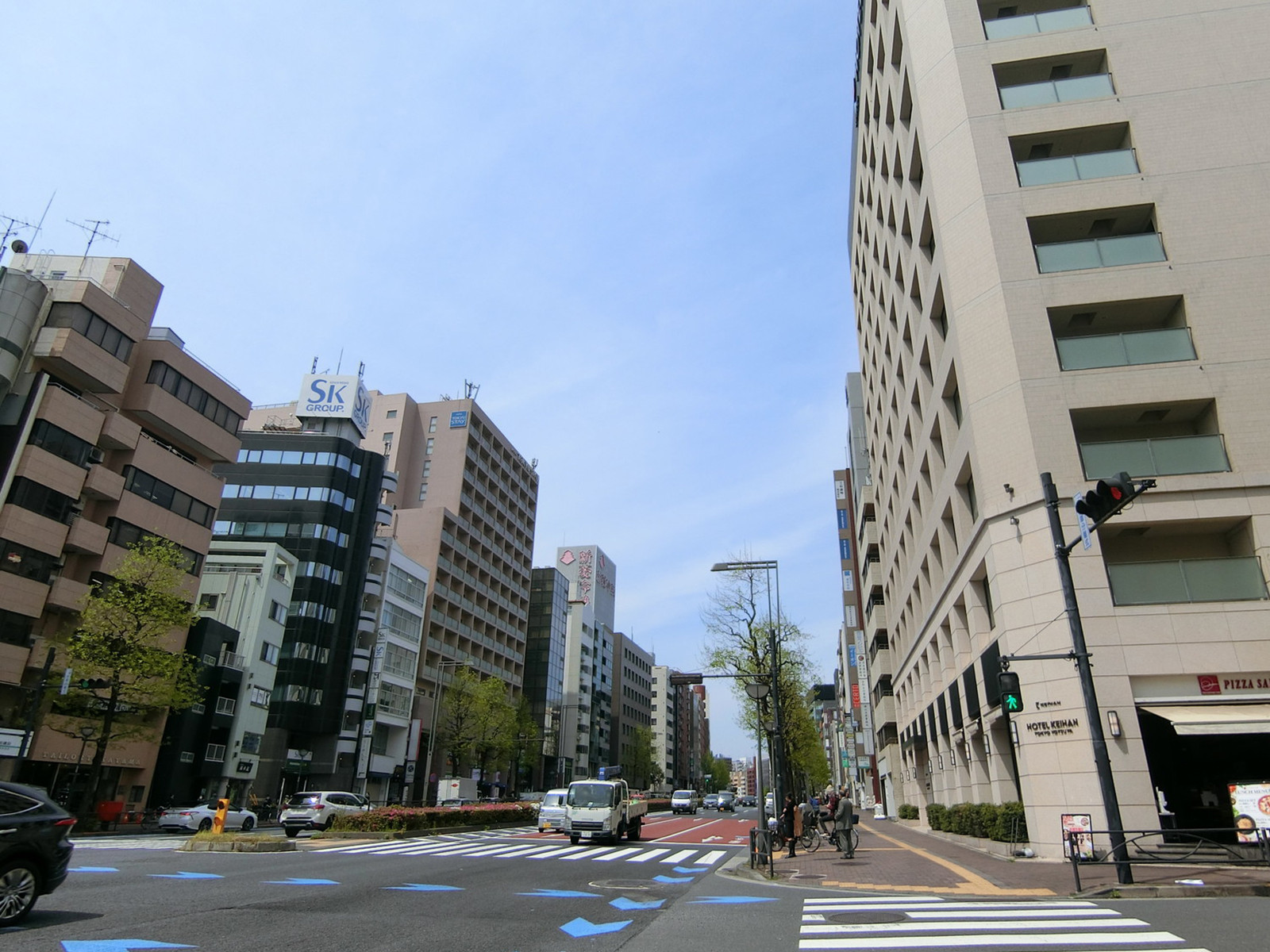 付近の新宿通り