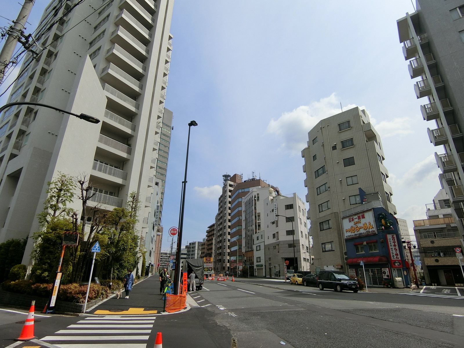 ナオビル前面の通り