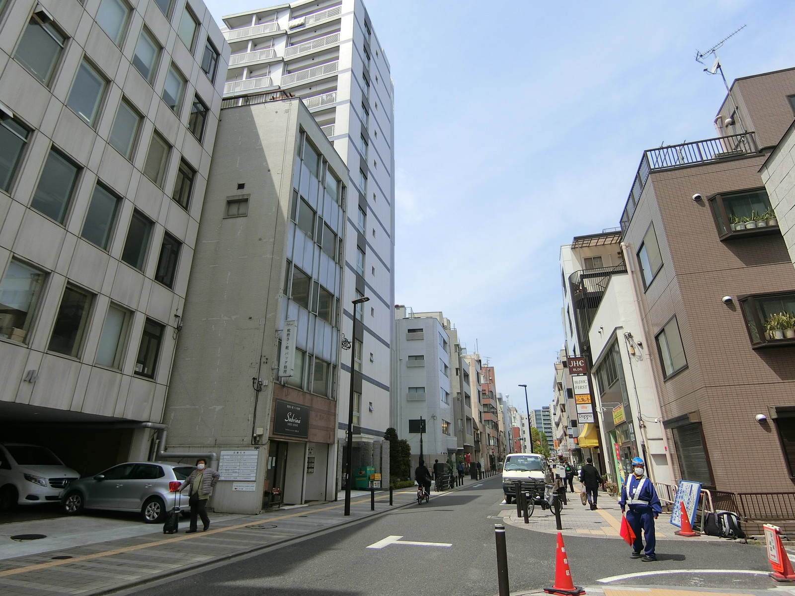 三栄ビル前面の通り
