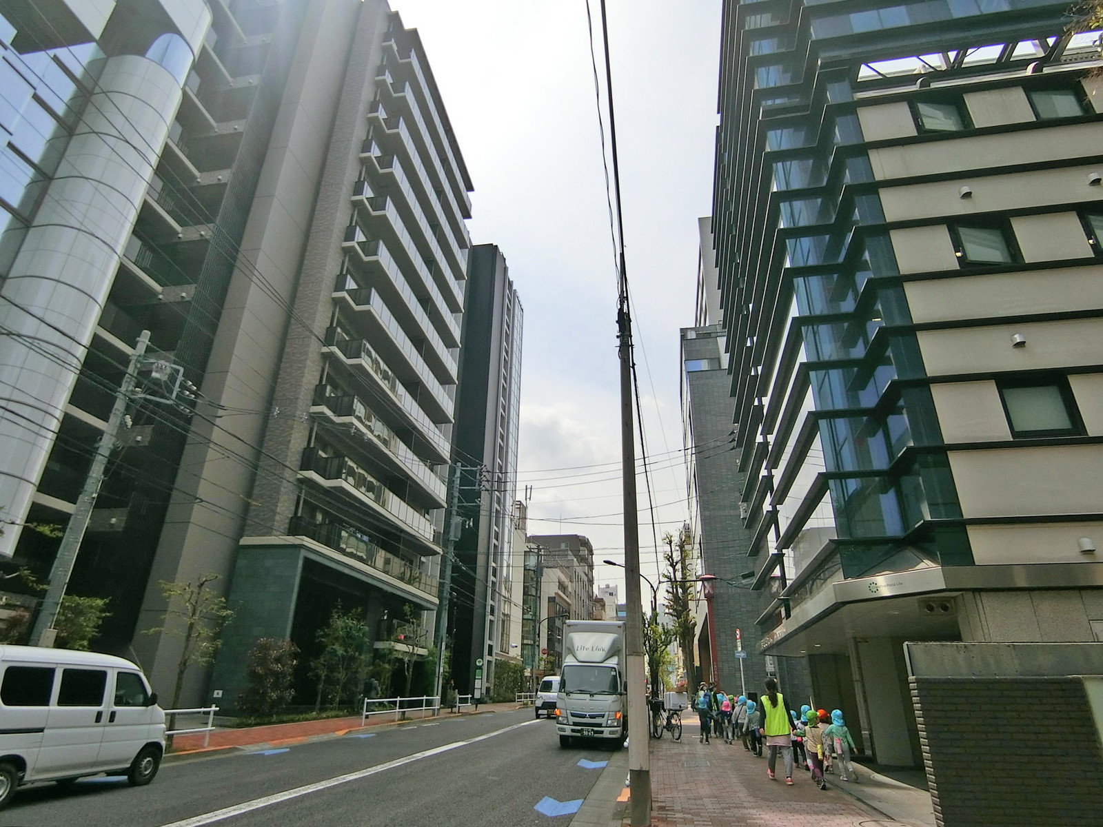 International Place前面の通り