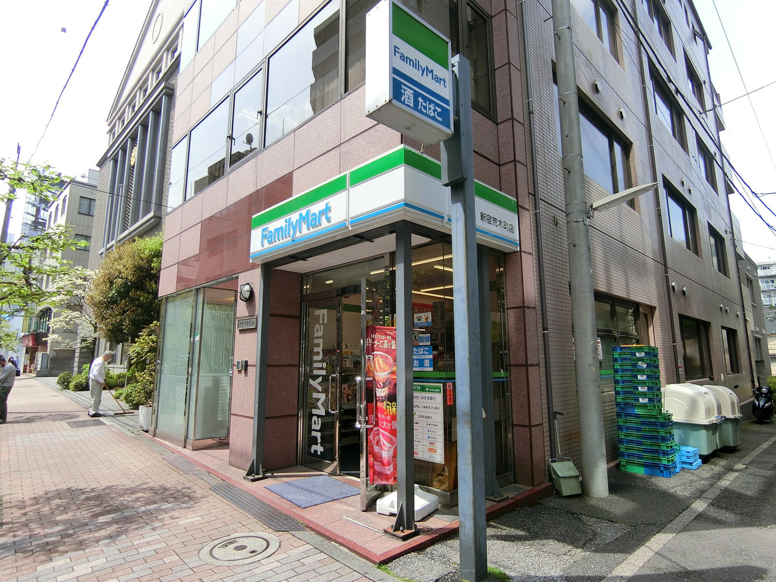 徒歩1分のファミリーマート
