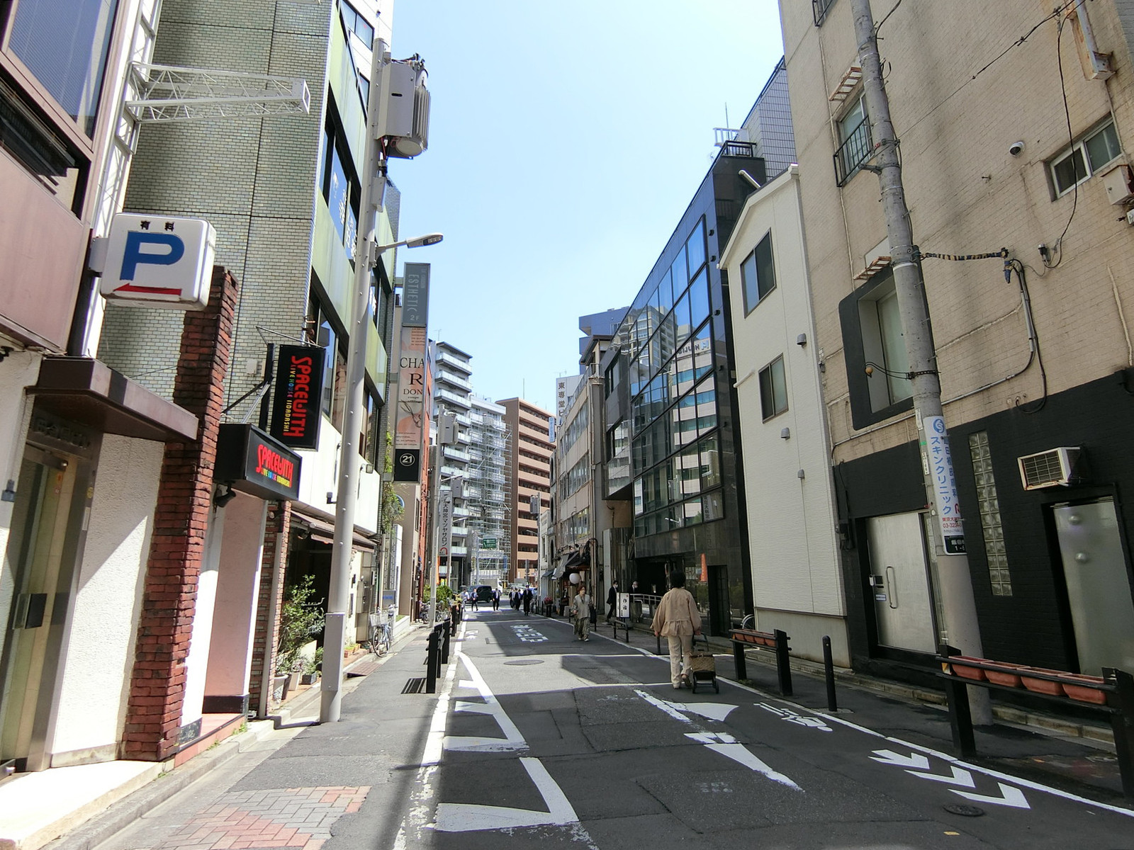 九段NIビル前面の通り