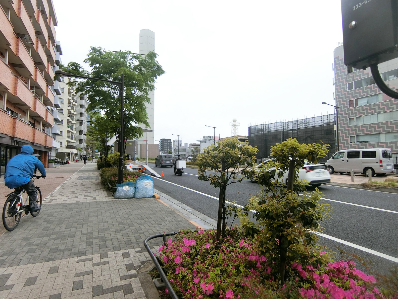 ONEST元代々木スクエア前面の山手通り