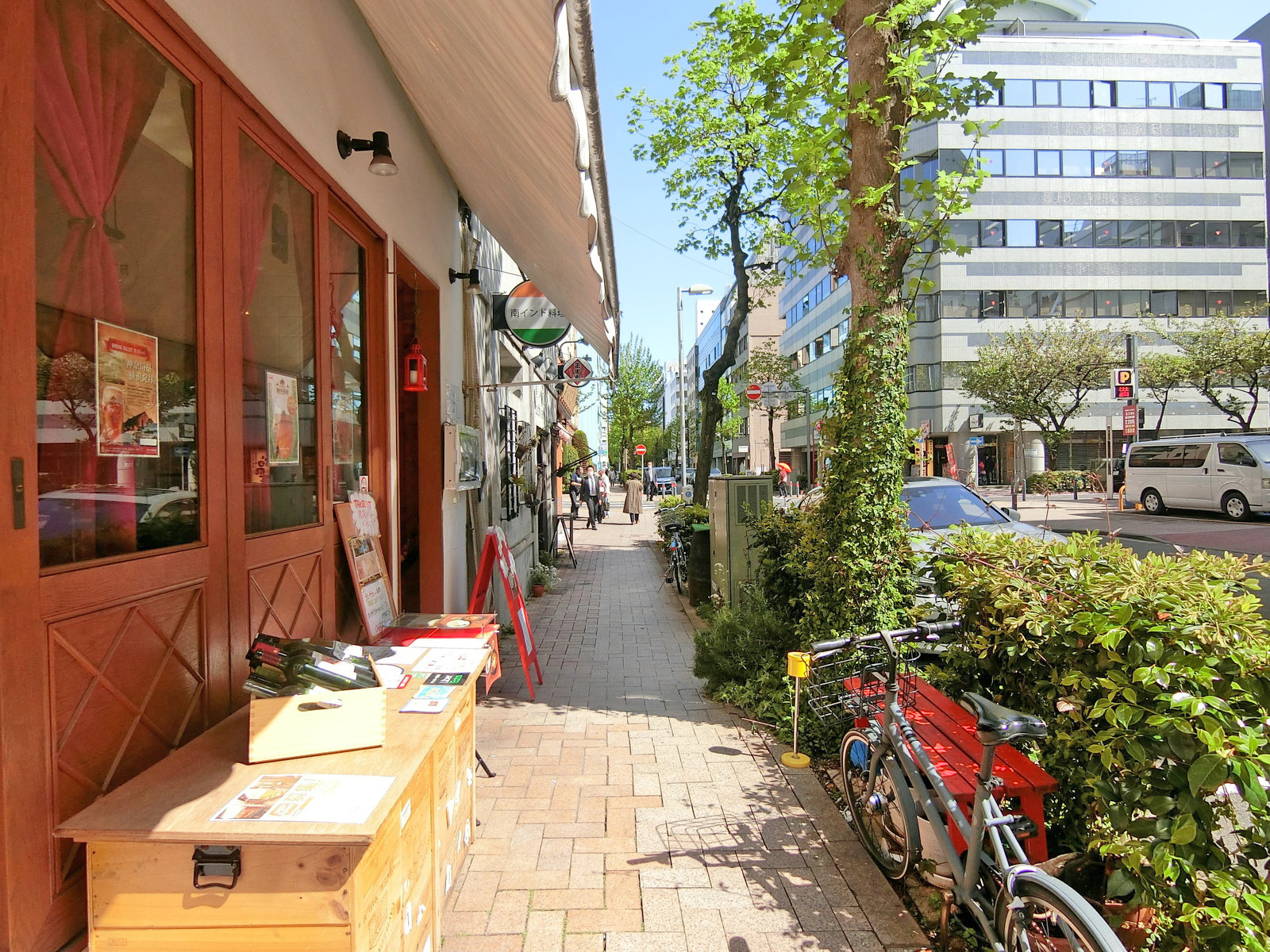 関内住吉ビル前面の通り