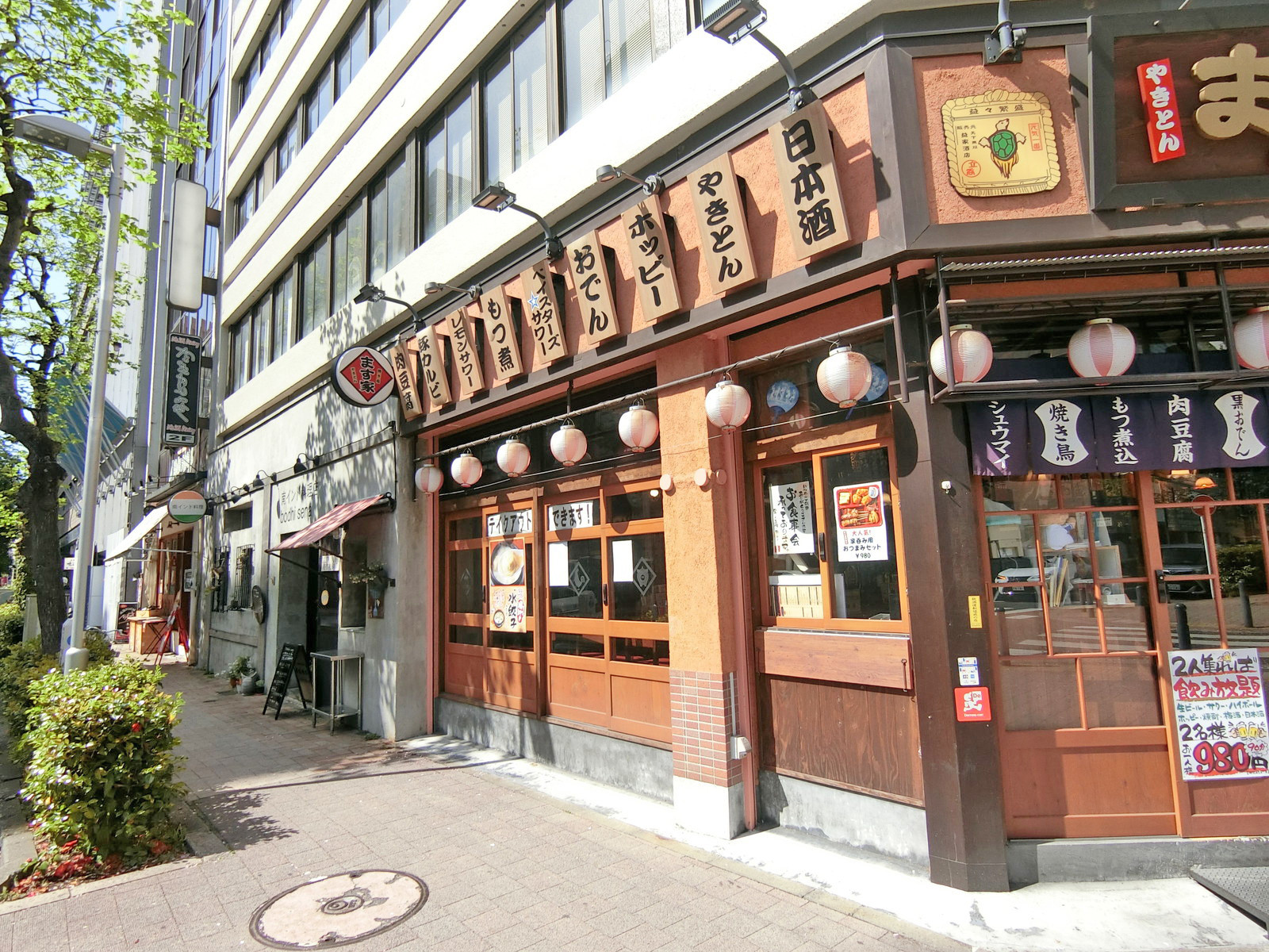 付近には飲食店が充実