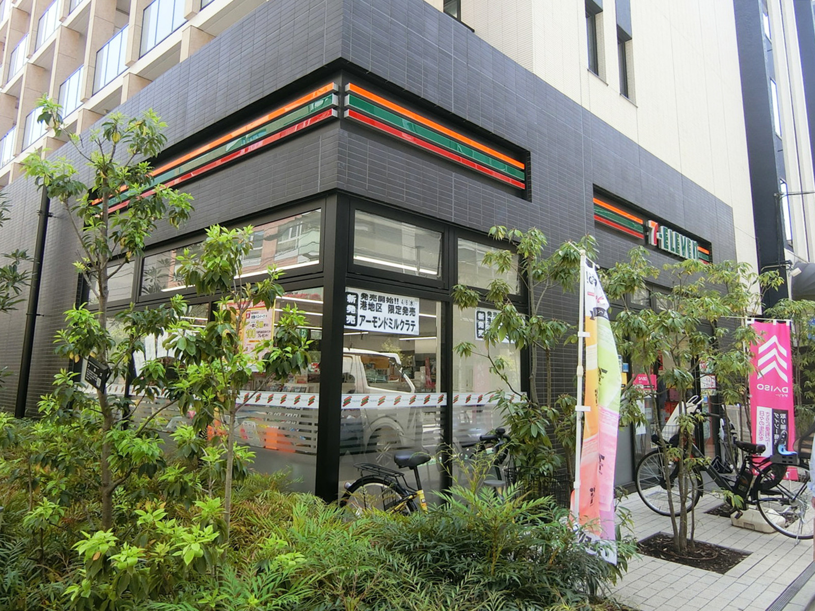 徒歩2分のセブン-イレブン