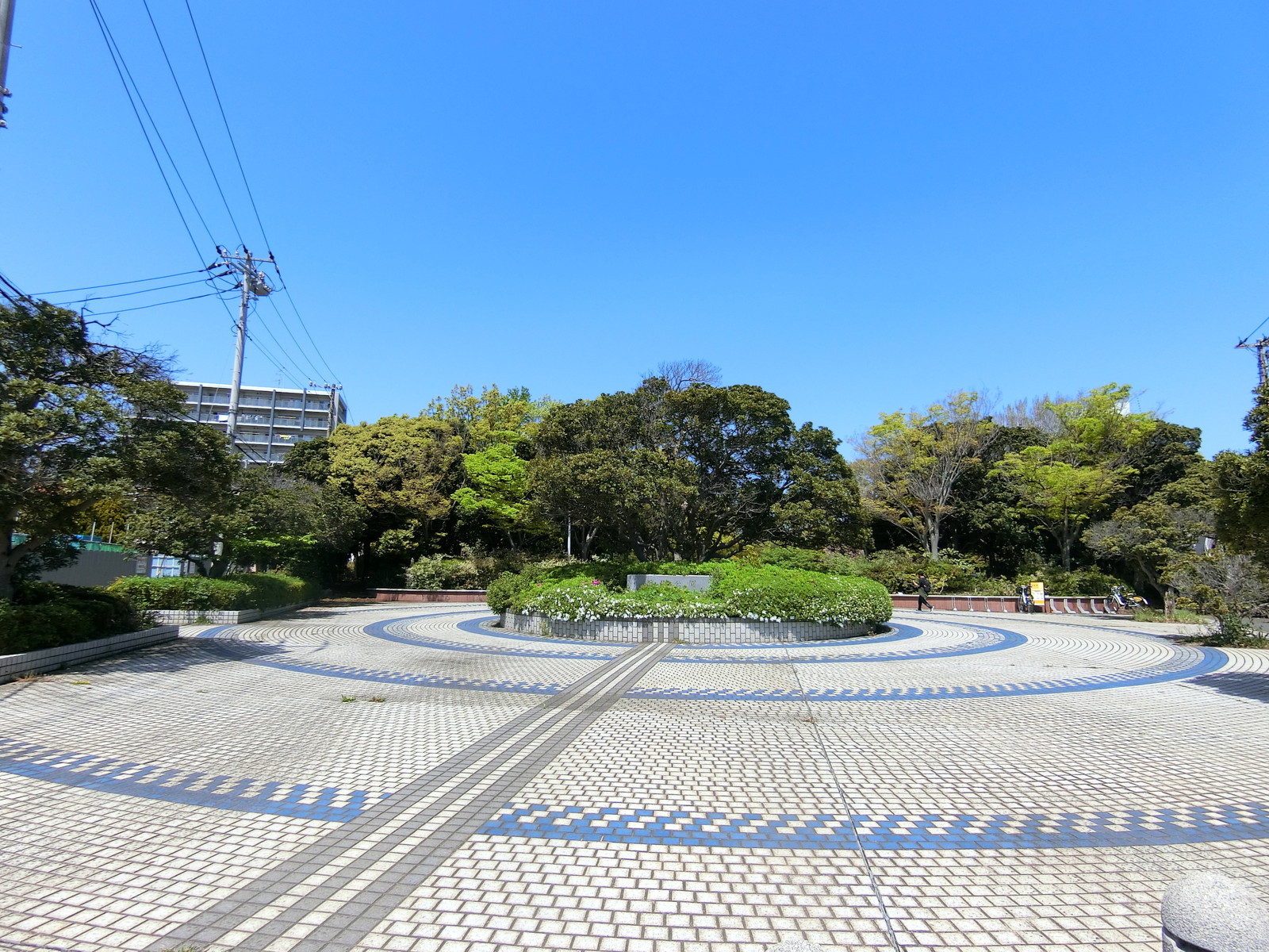 徒歩2分の浜田公園