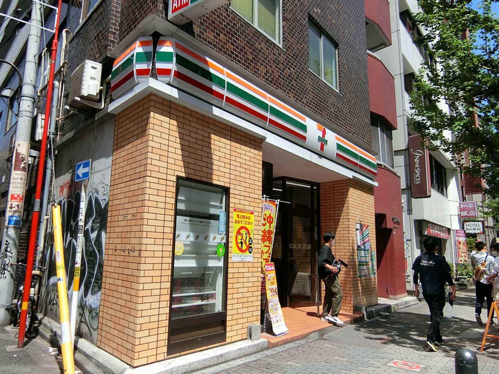 並びのセブンイレブン