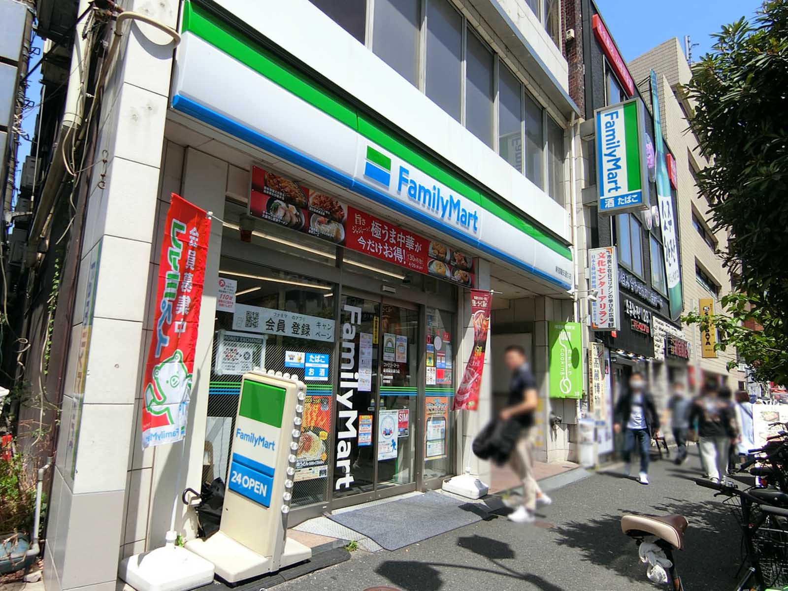 徒歩1分のファミリーマート