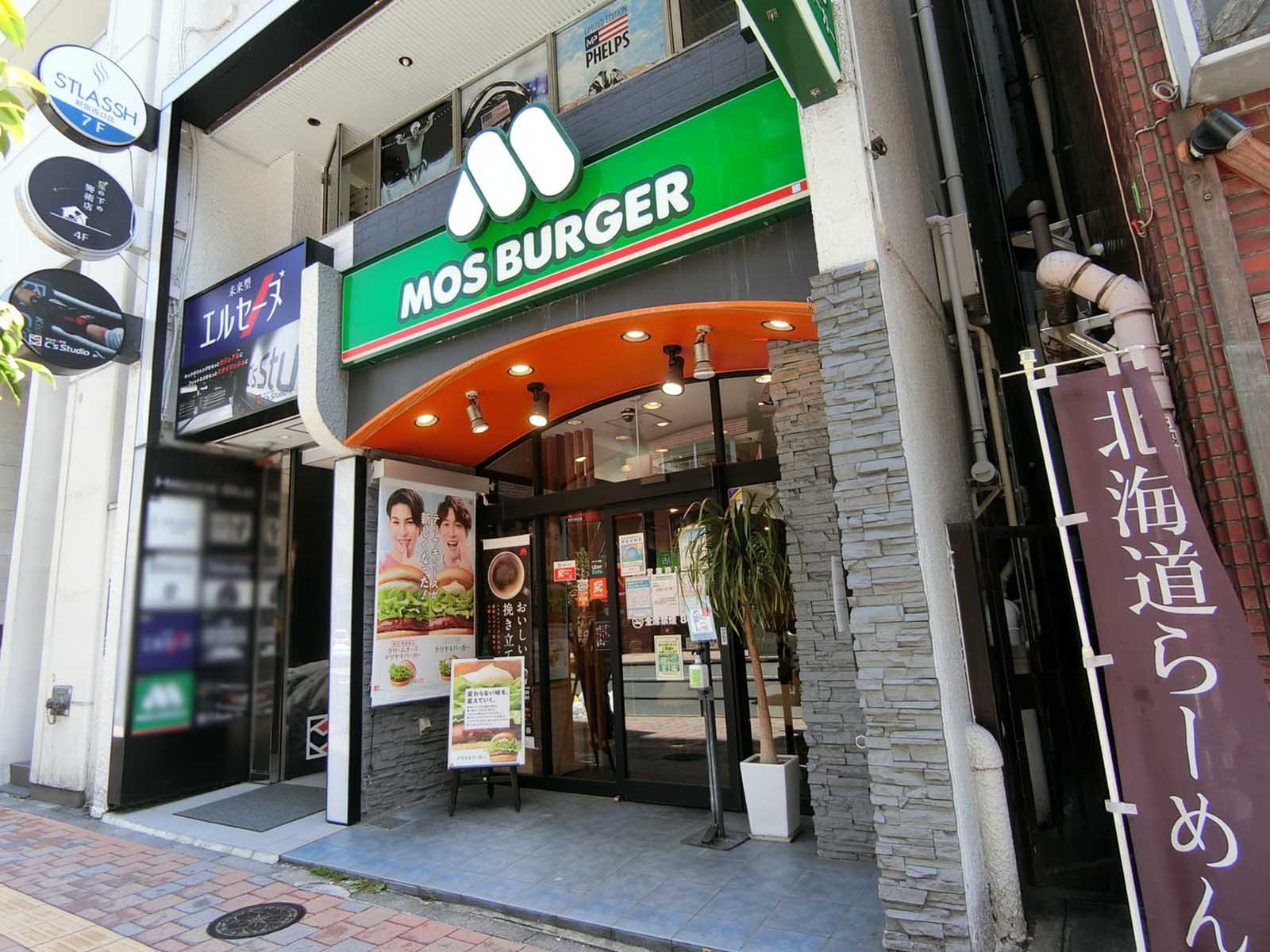 周辺には飲食店が点在