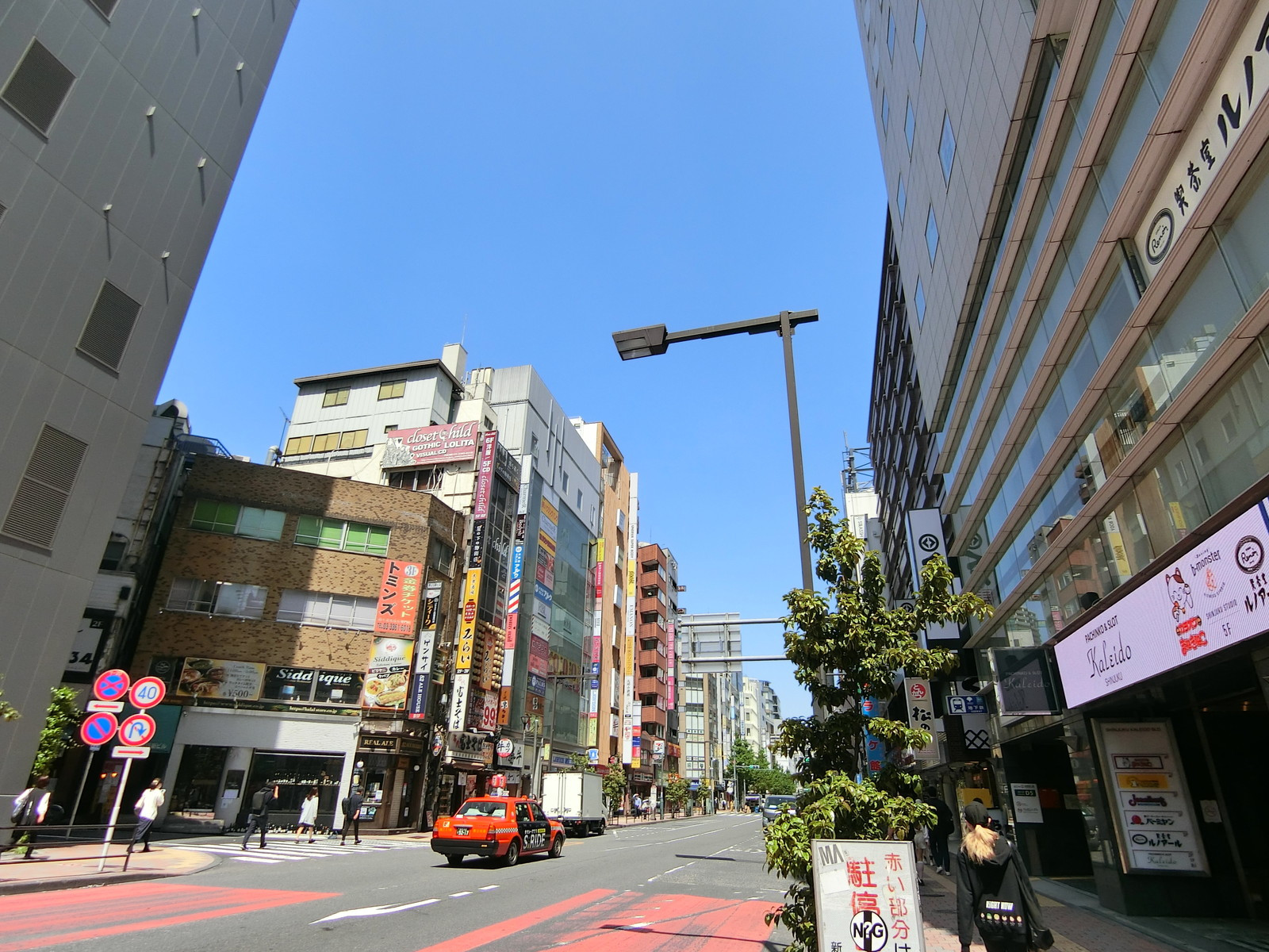 守矢ビル前面の小滝橋通り