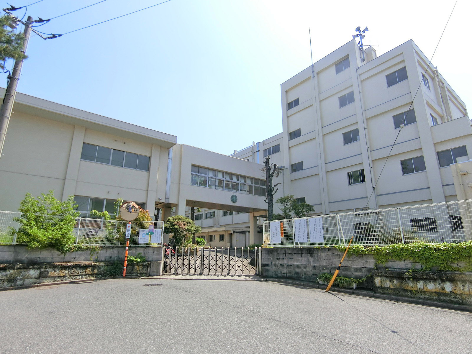 徒歩2分の千葉市立弁天小学校