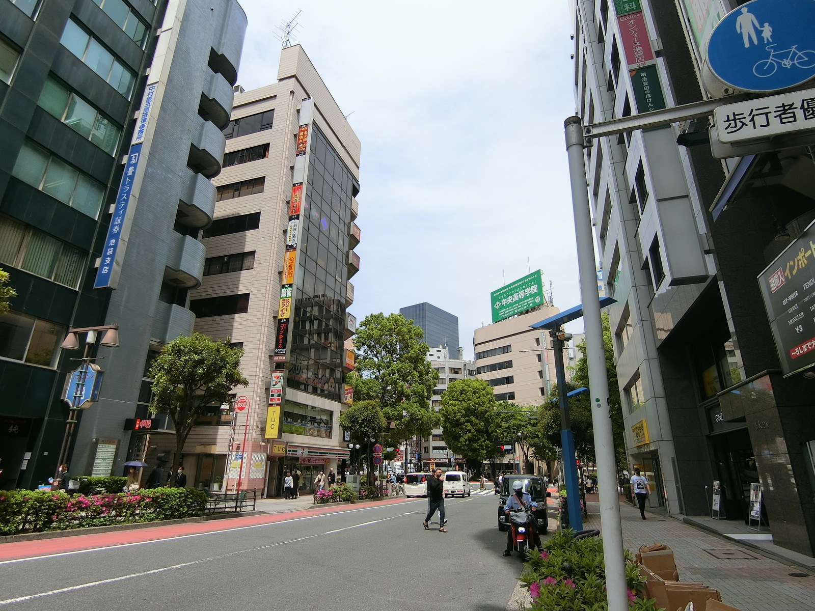 今井ビル前面の通り