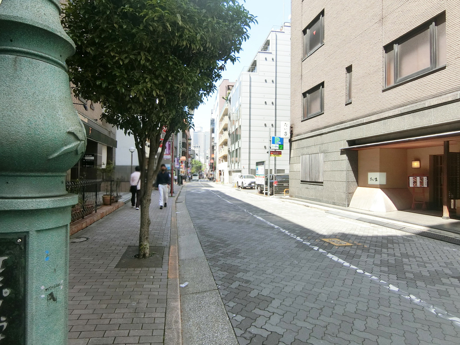 赤坂田町前面のエスプラナード赤坂通り