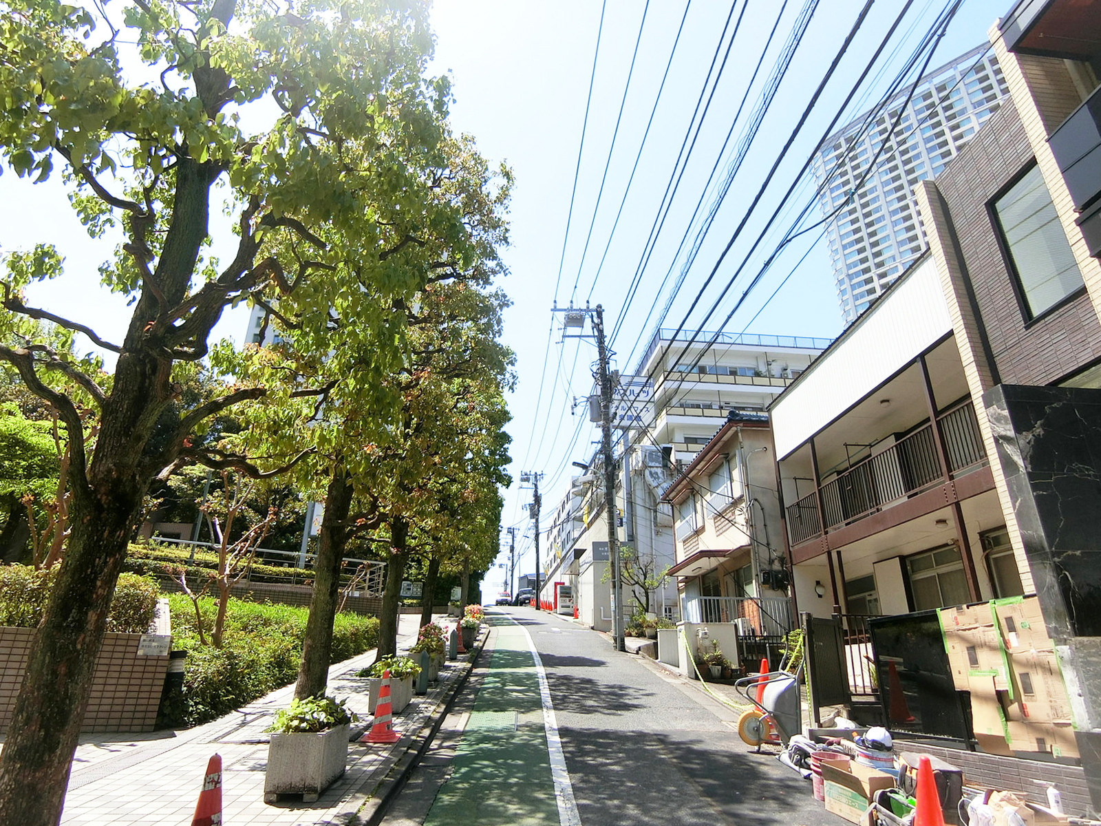 周辺は住宅街