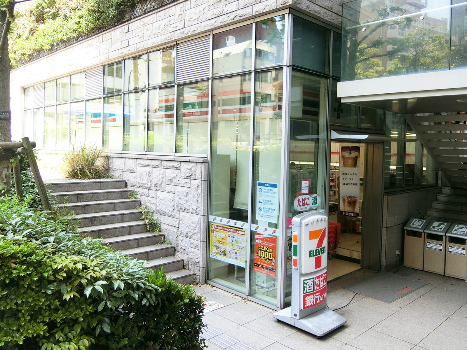 徒歩5分のセブン-イレブン