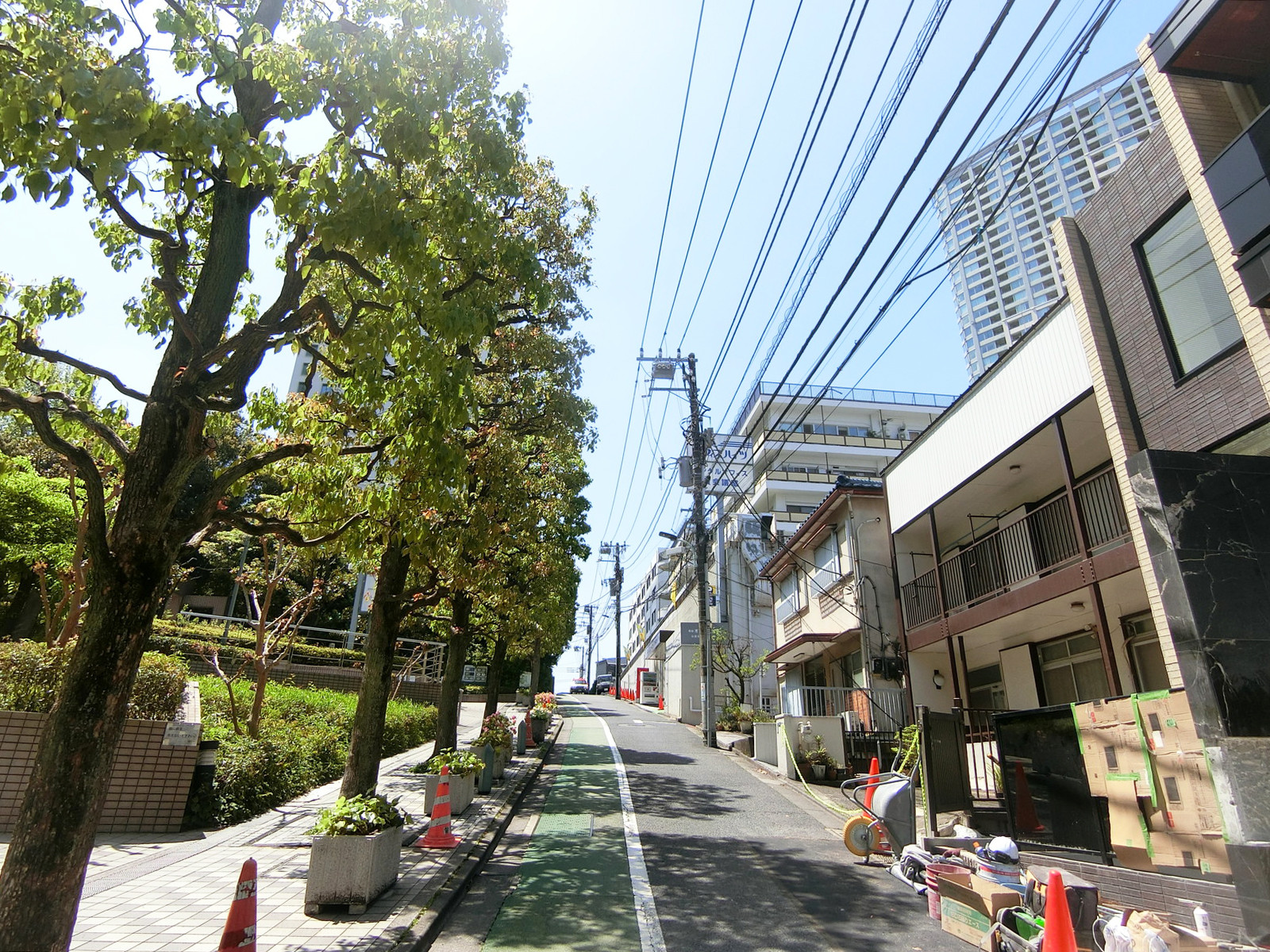 周辺は住宅街