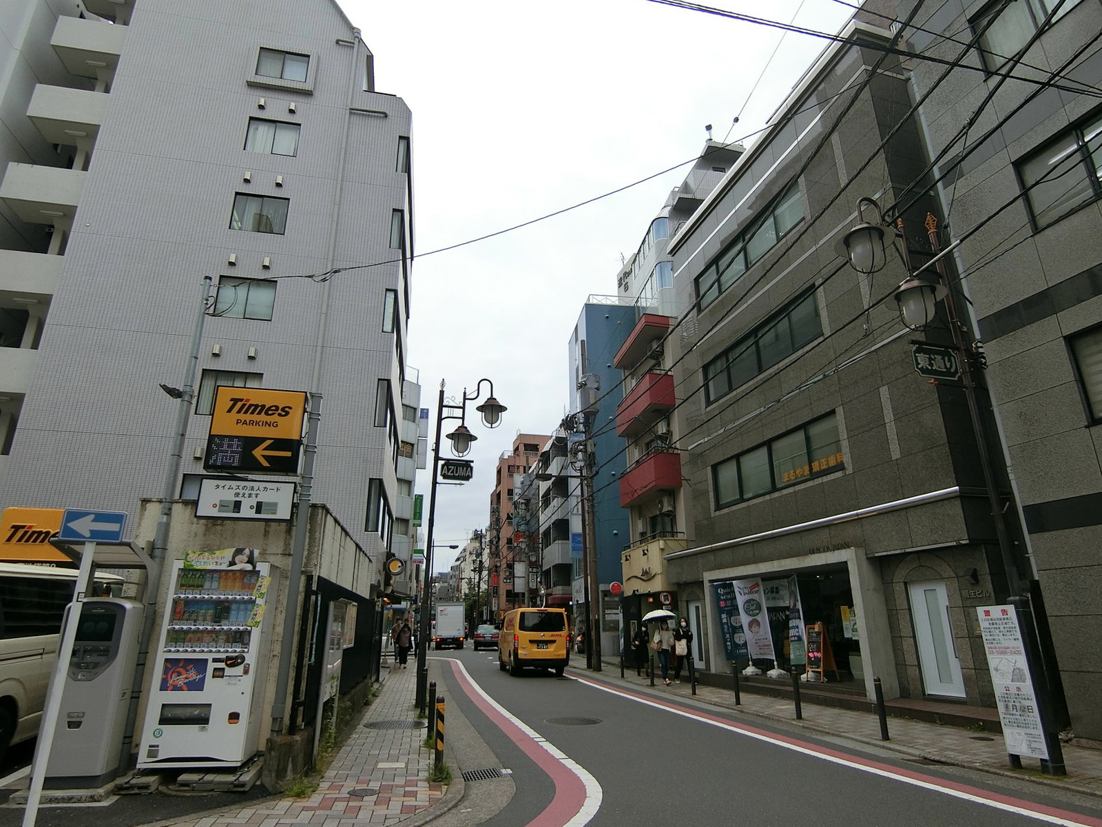 近代グループBLD.6号館前面の通り