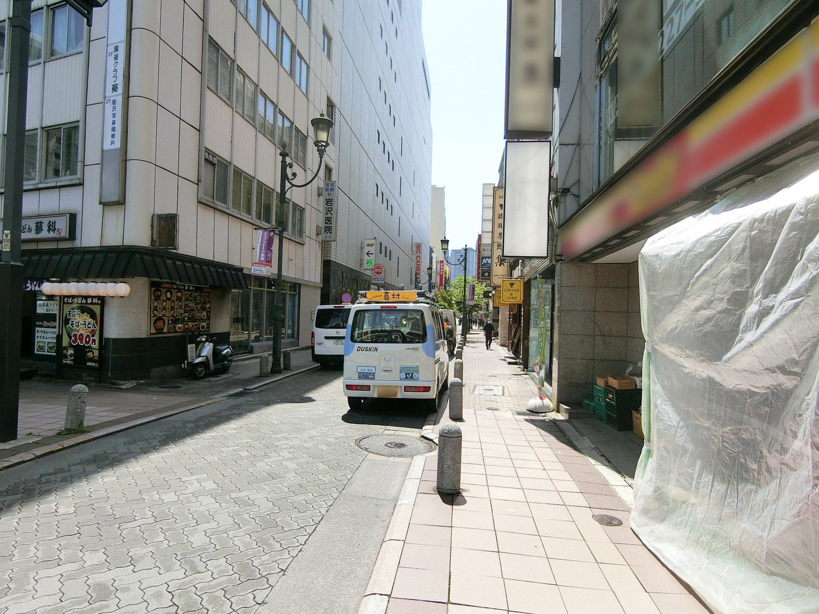 八洲貿易ビル前面のエスプラナード赤坂通り