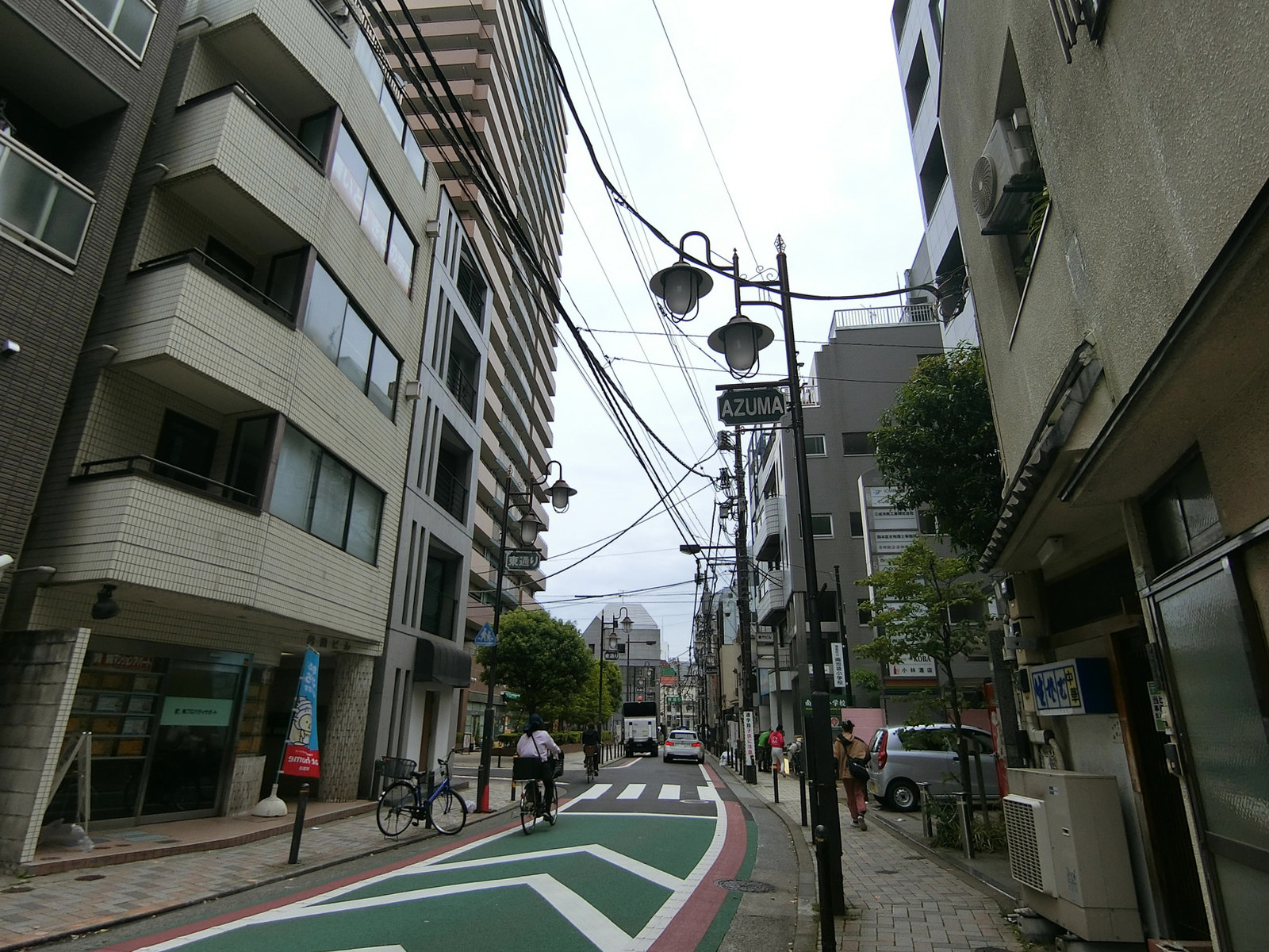 都竹ビル前面の通り