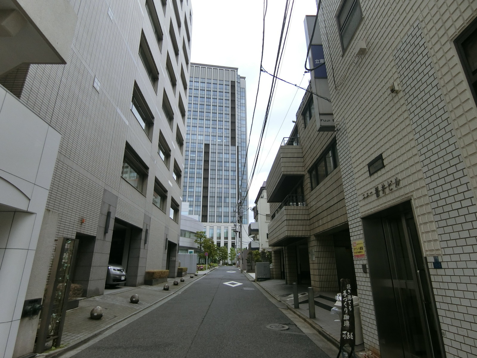 ハマワビル前面の通り