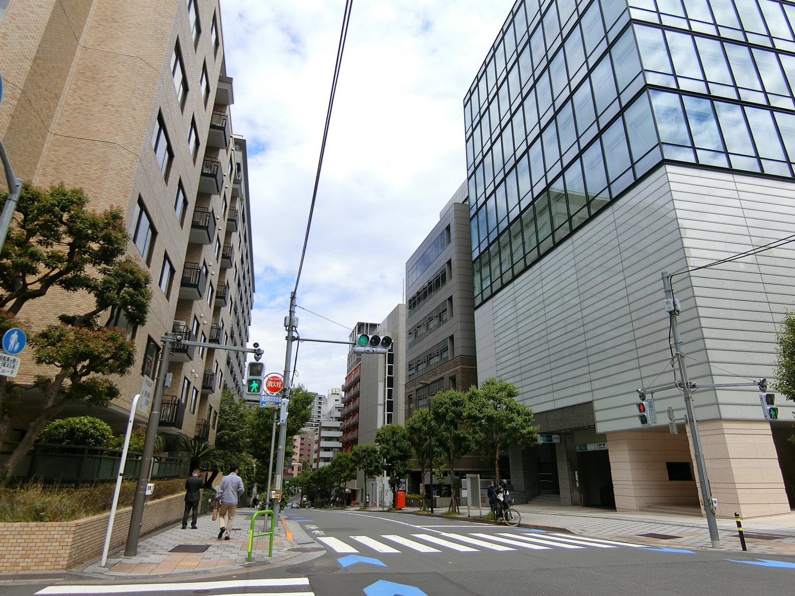 麹町ホームズ前面の半蔵門駅通り