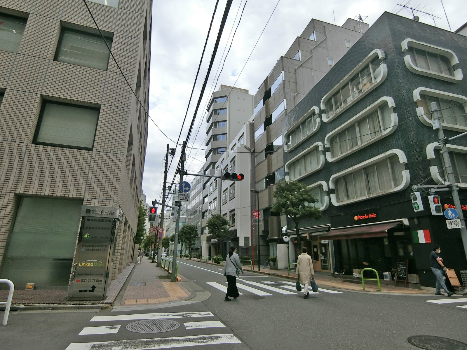にしかわビル前面の通り