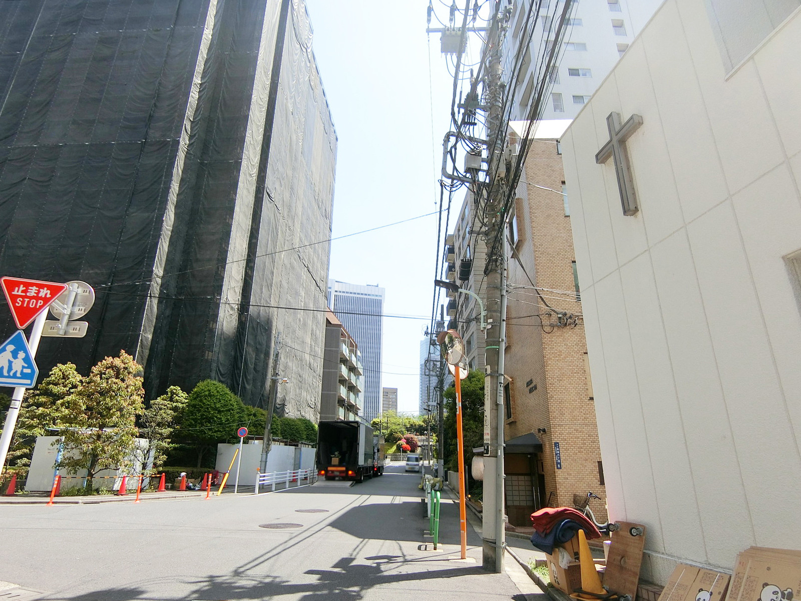 周辺は住宅街